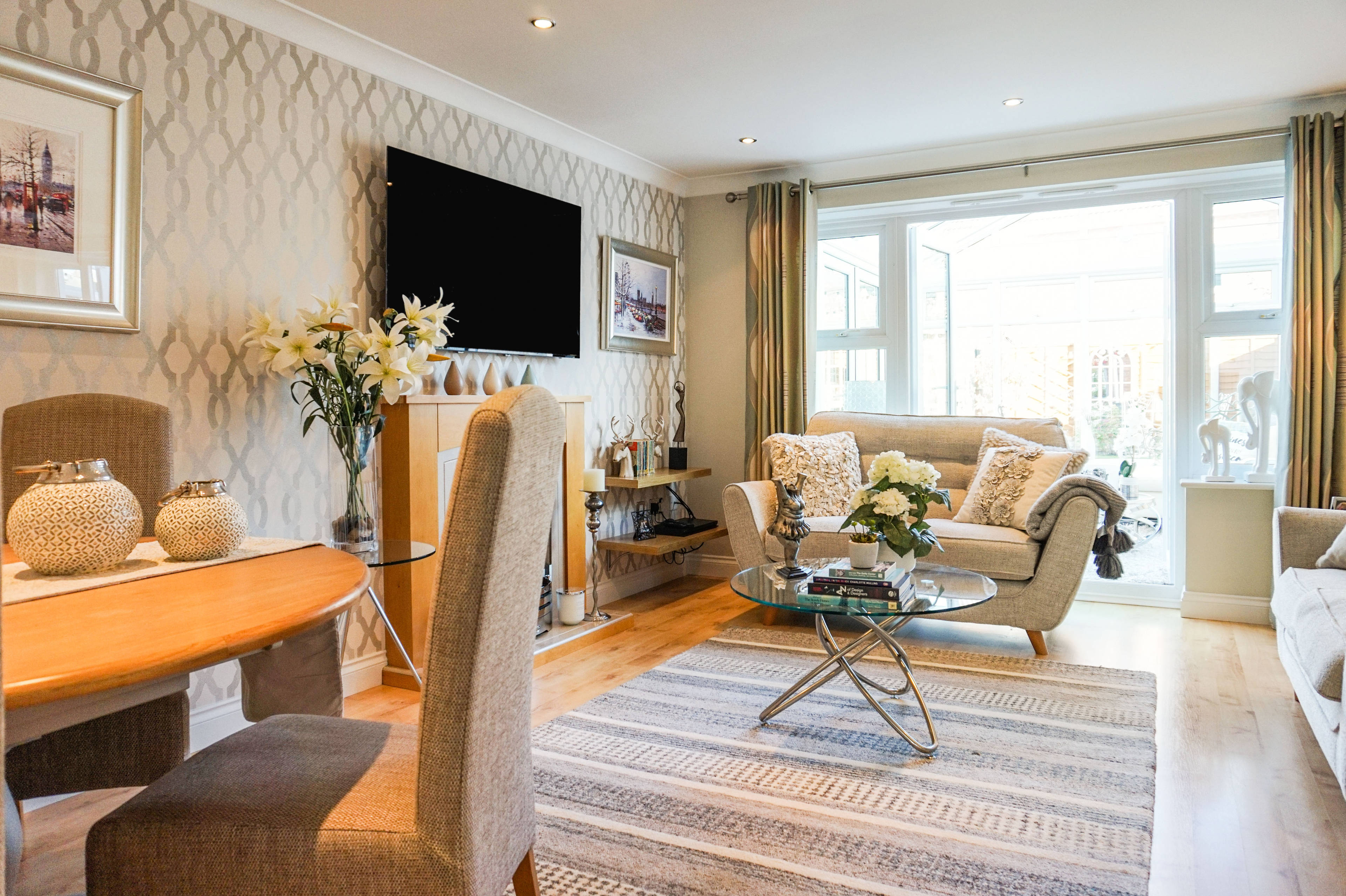 Lounge/Dining Room