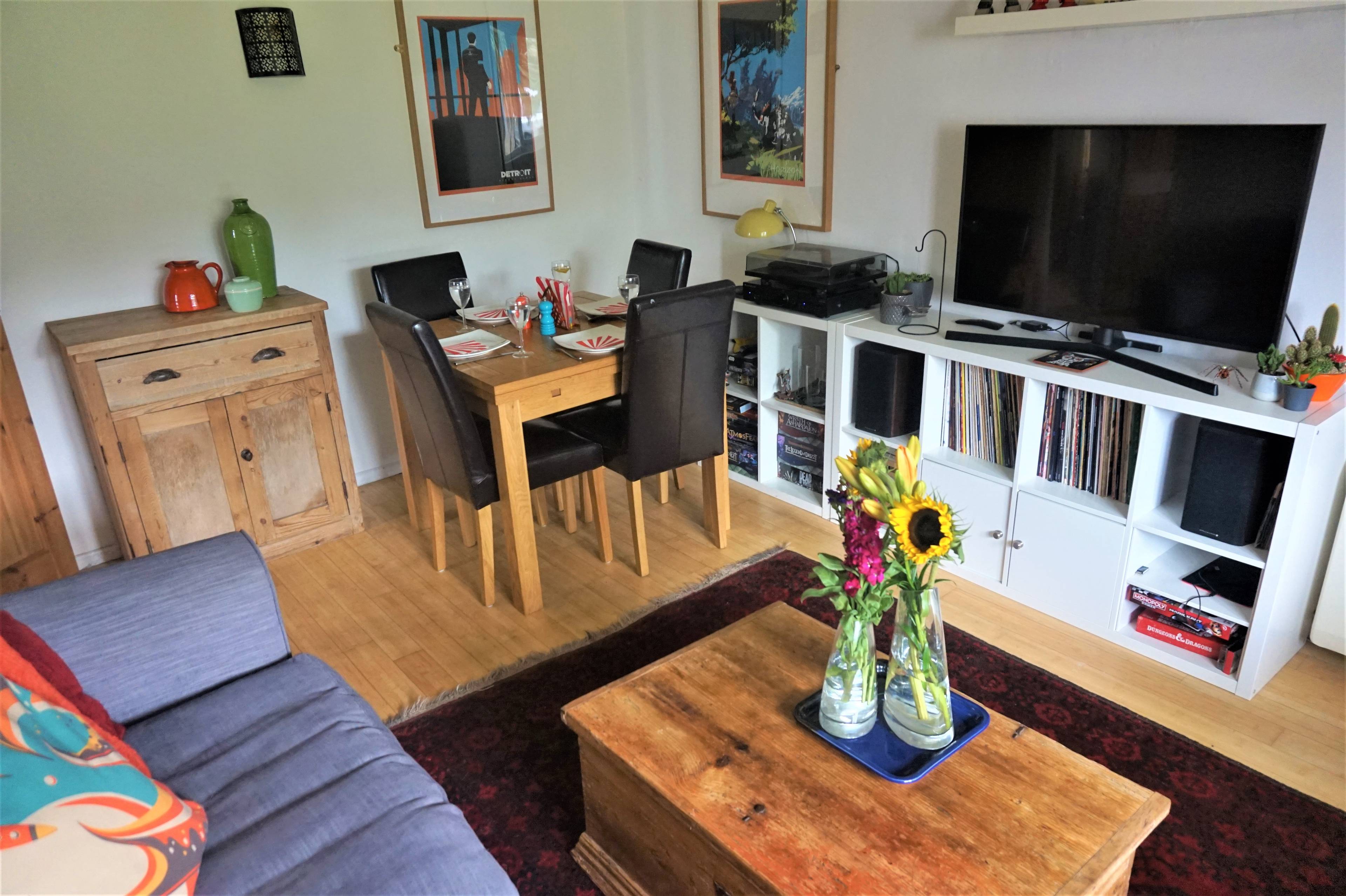 Lounge/Dining Room