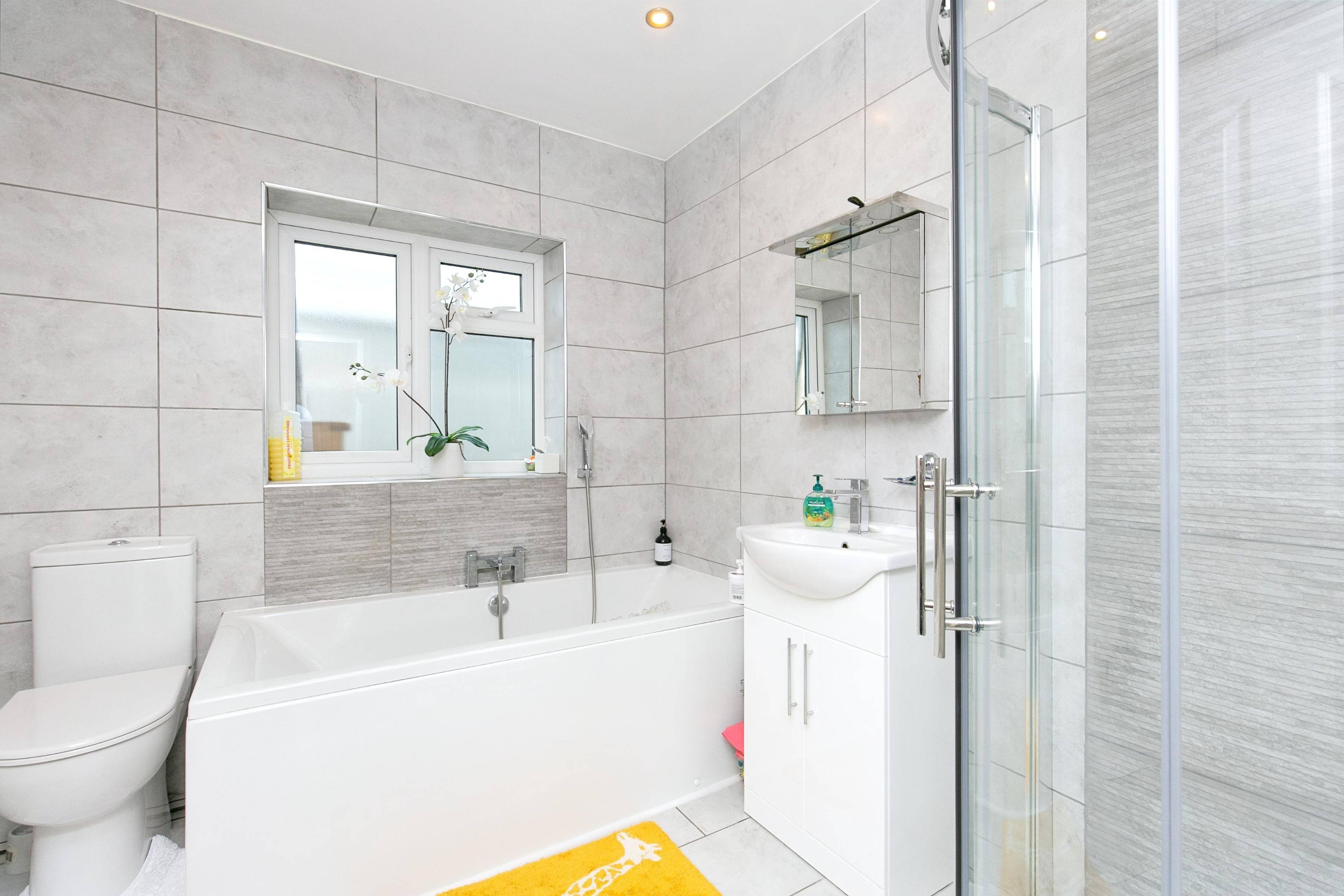 Jack & Jill En-suite