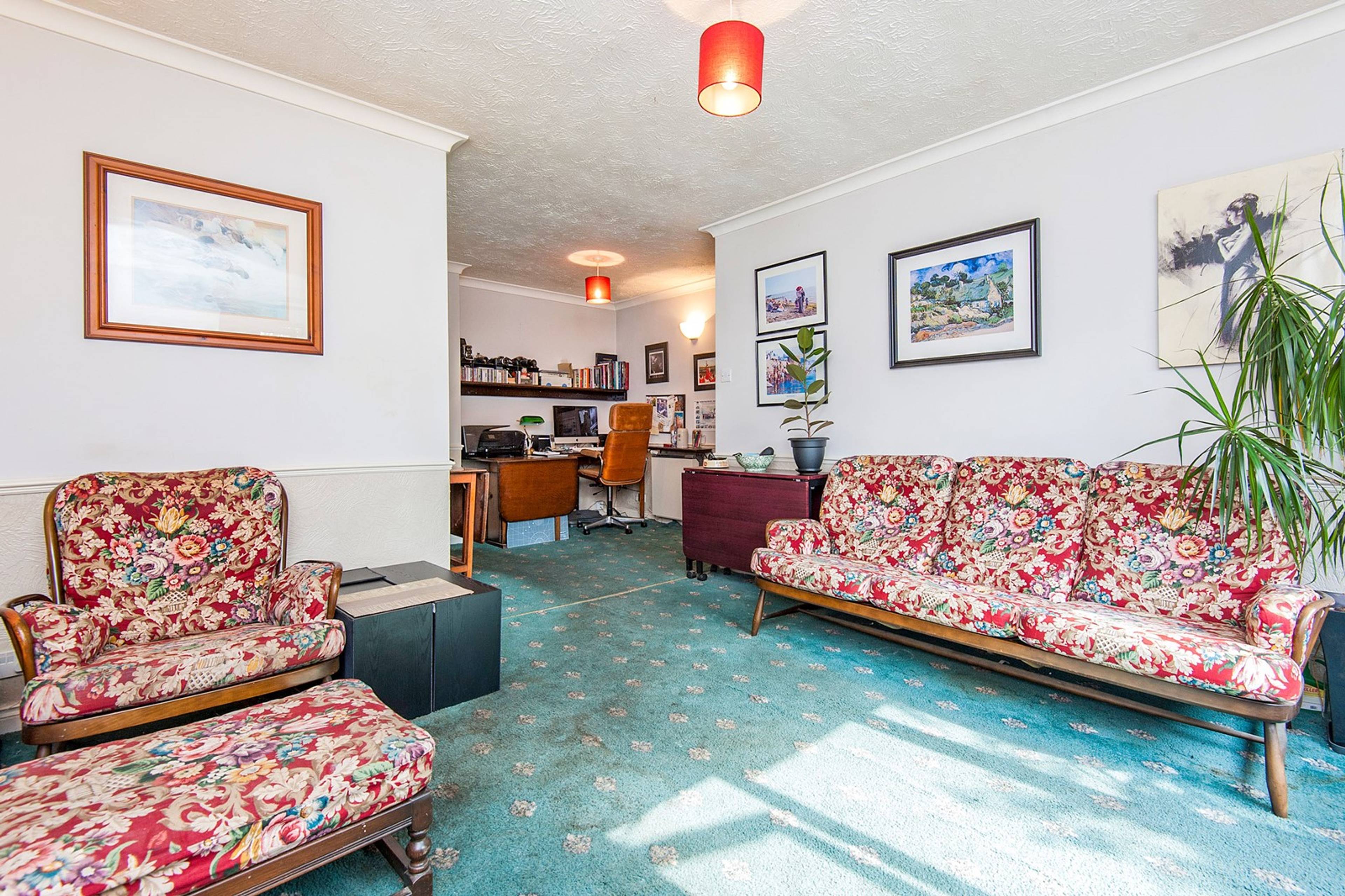 Lounge/Dining Room