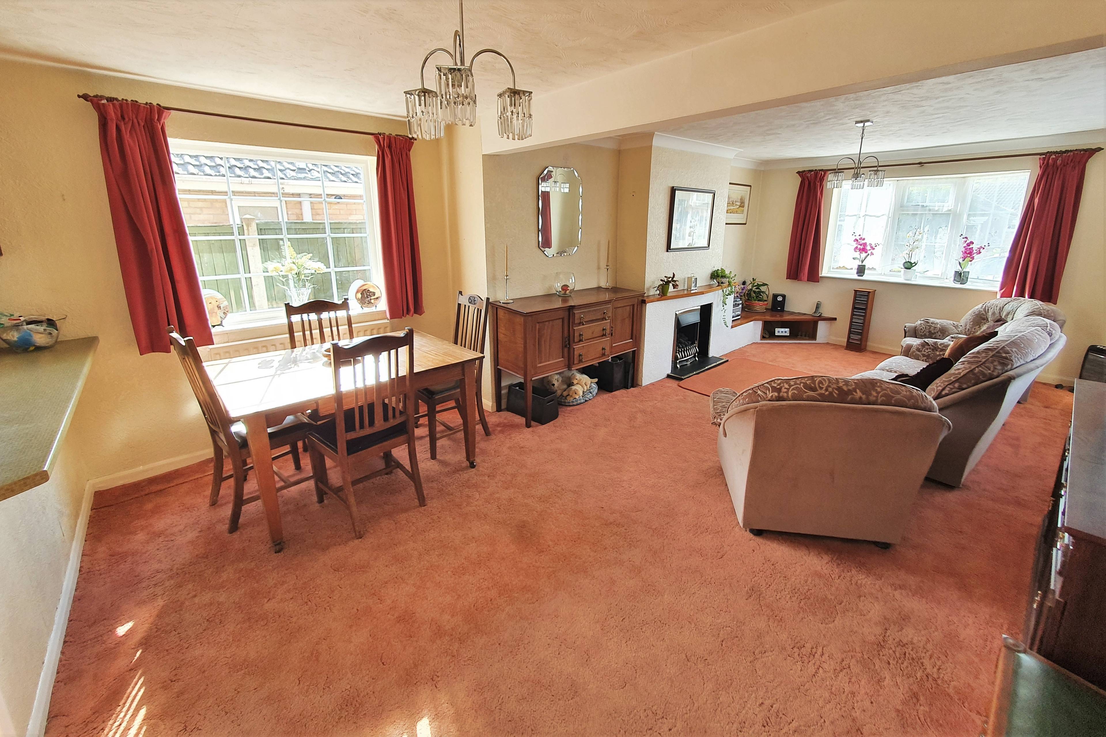 Lounge/Dining Room