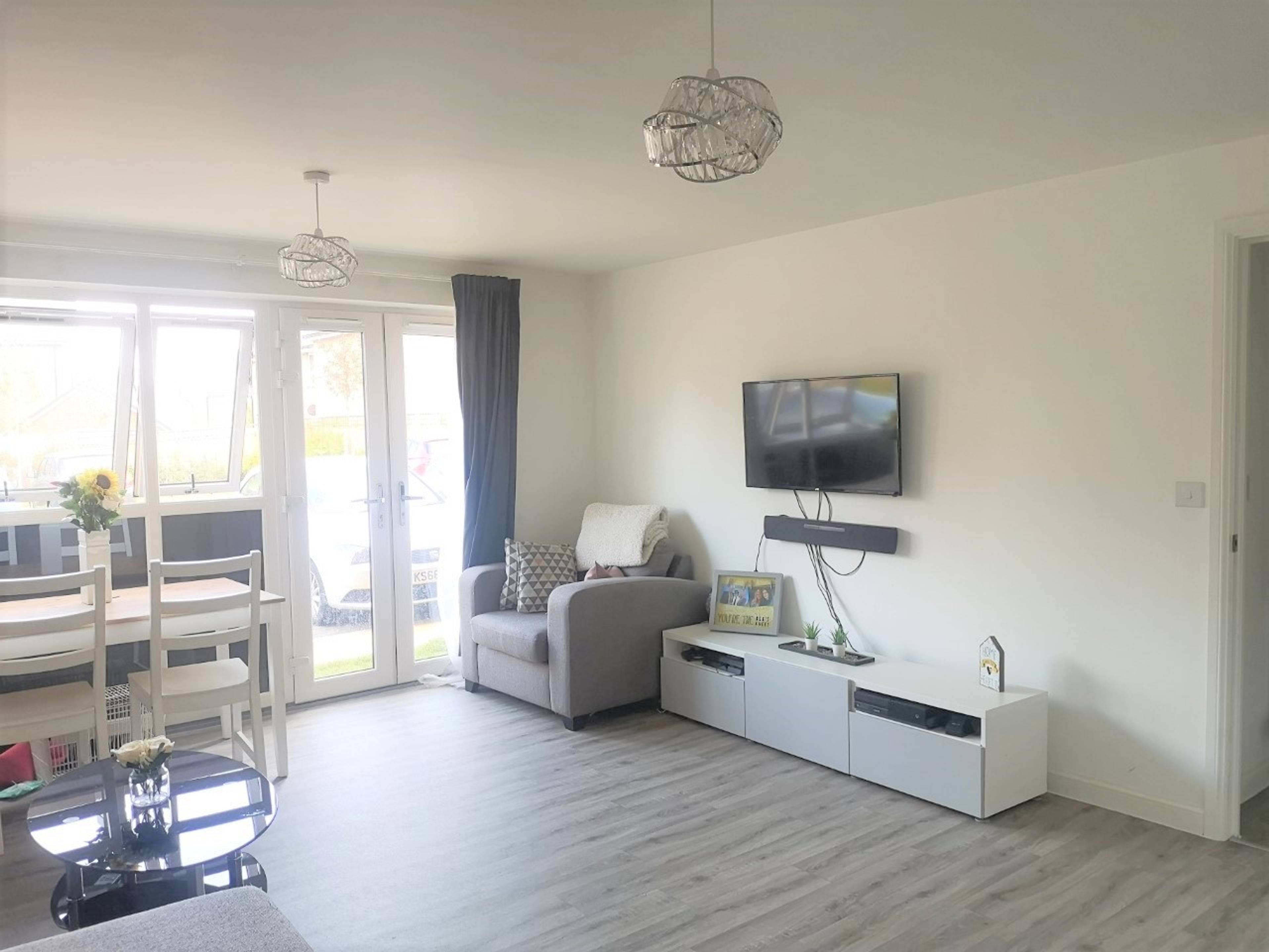 Lounge/Dining Room