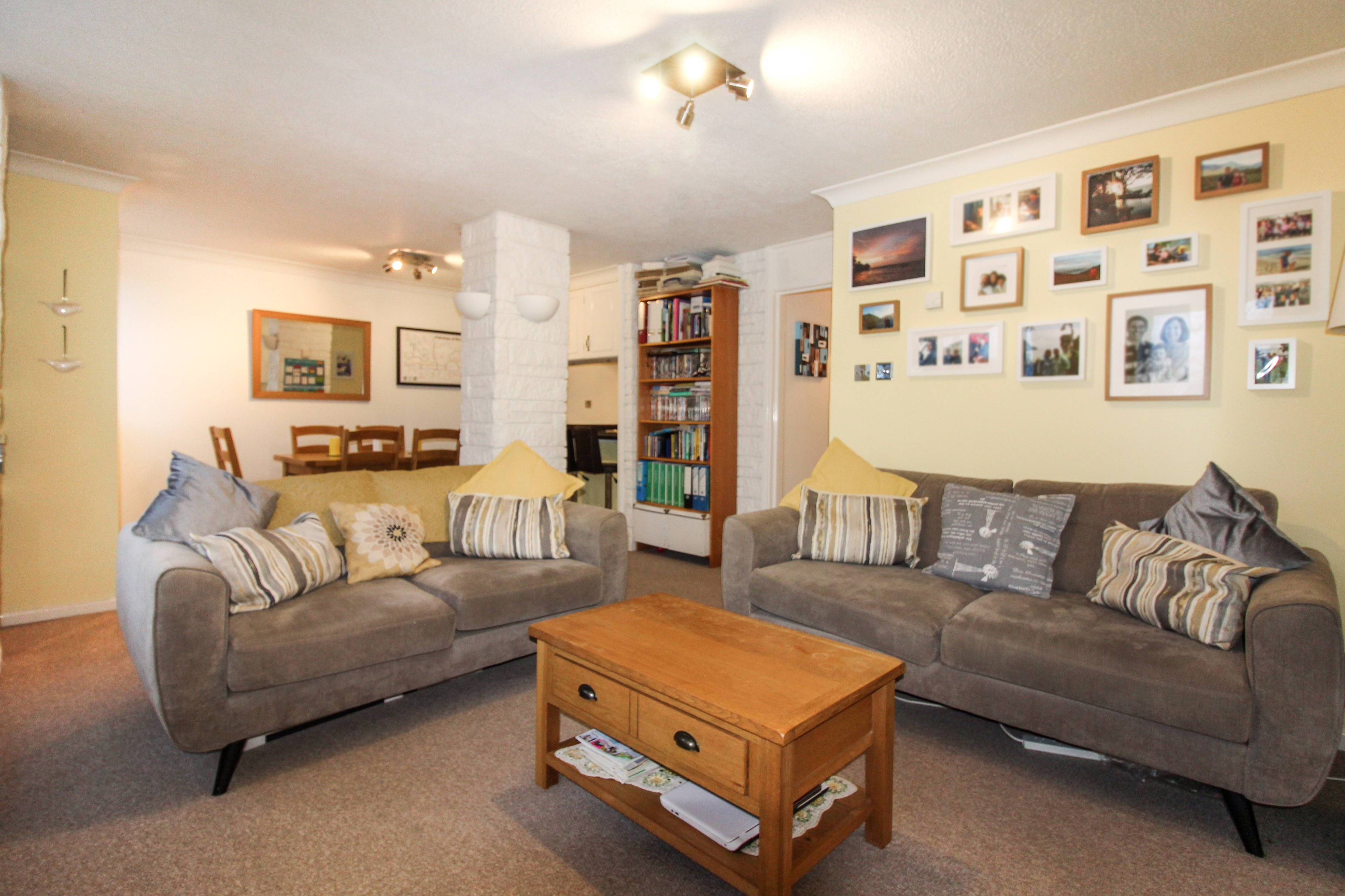 Lounge/Dining Room