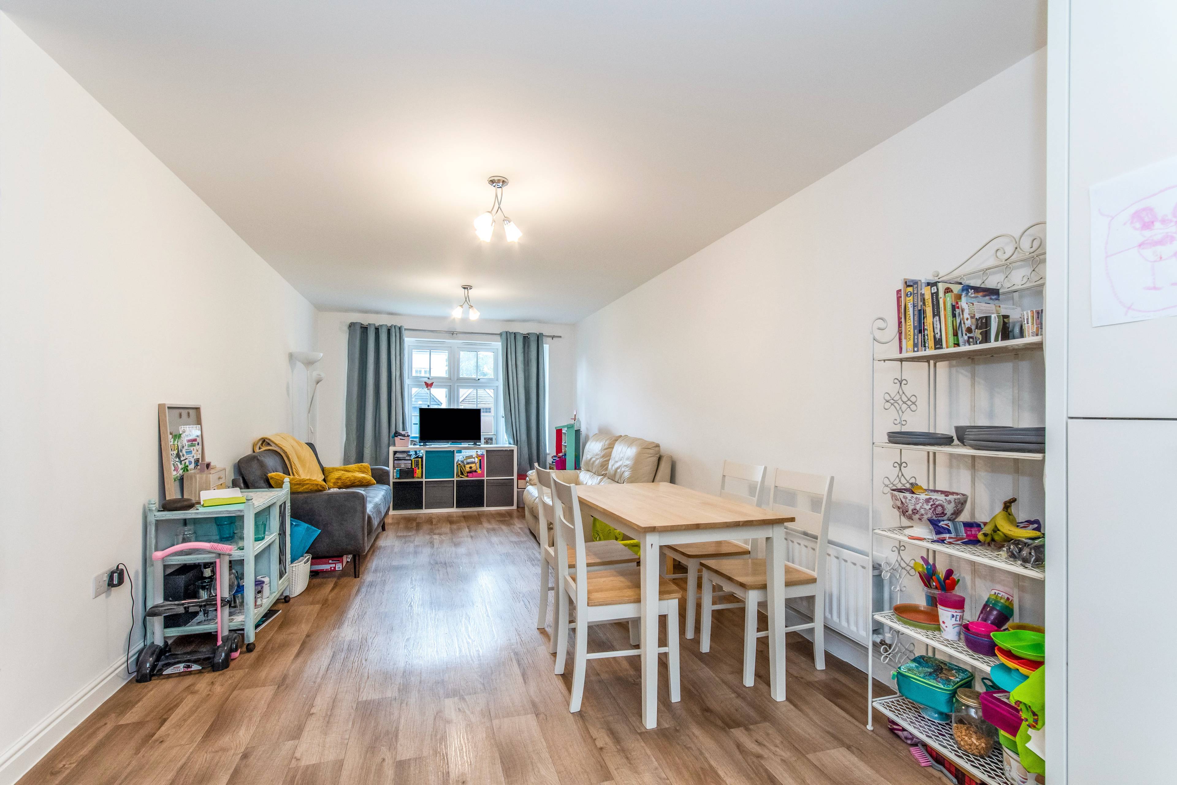 Lounge/Dining Room