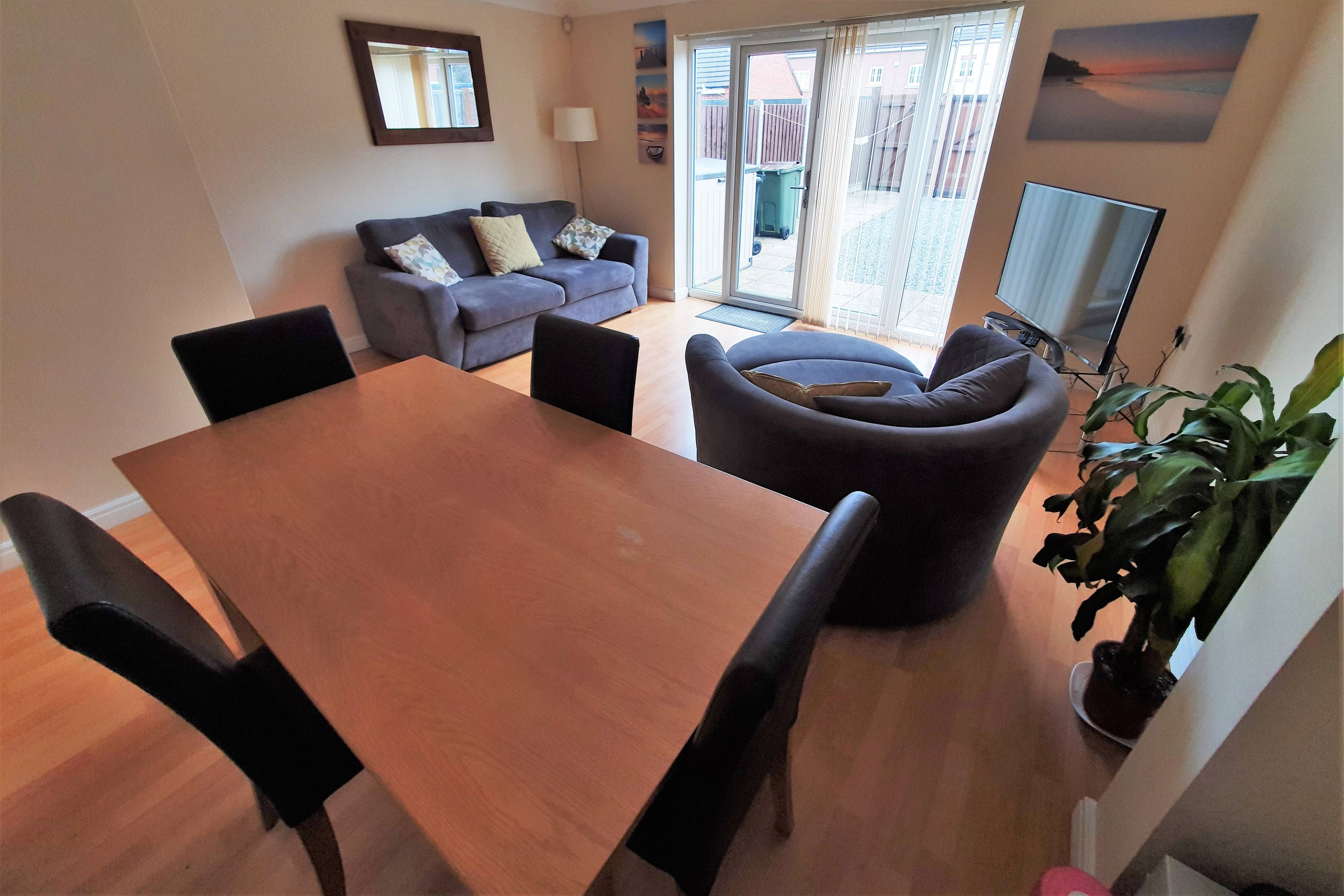 Lounge/Dining Room