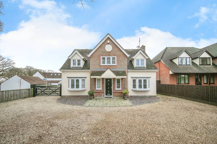 5 bedroom detached house