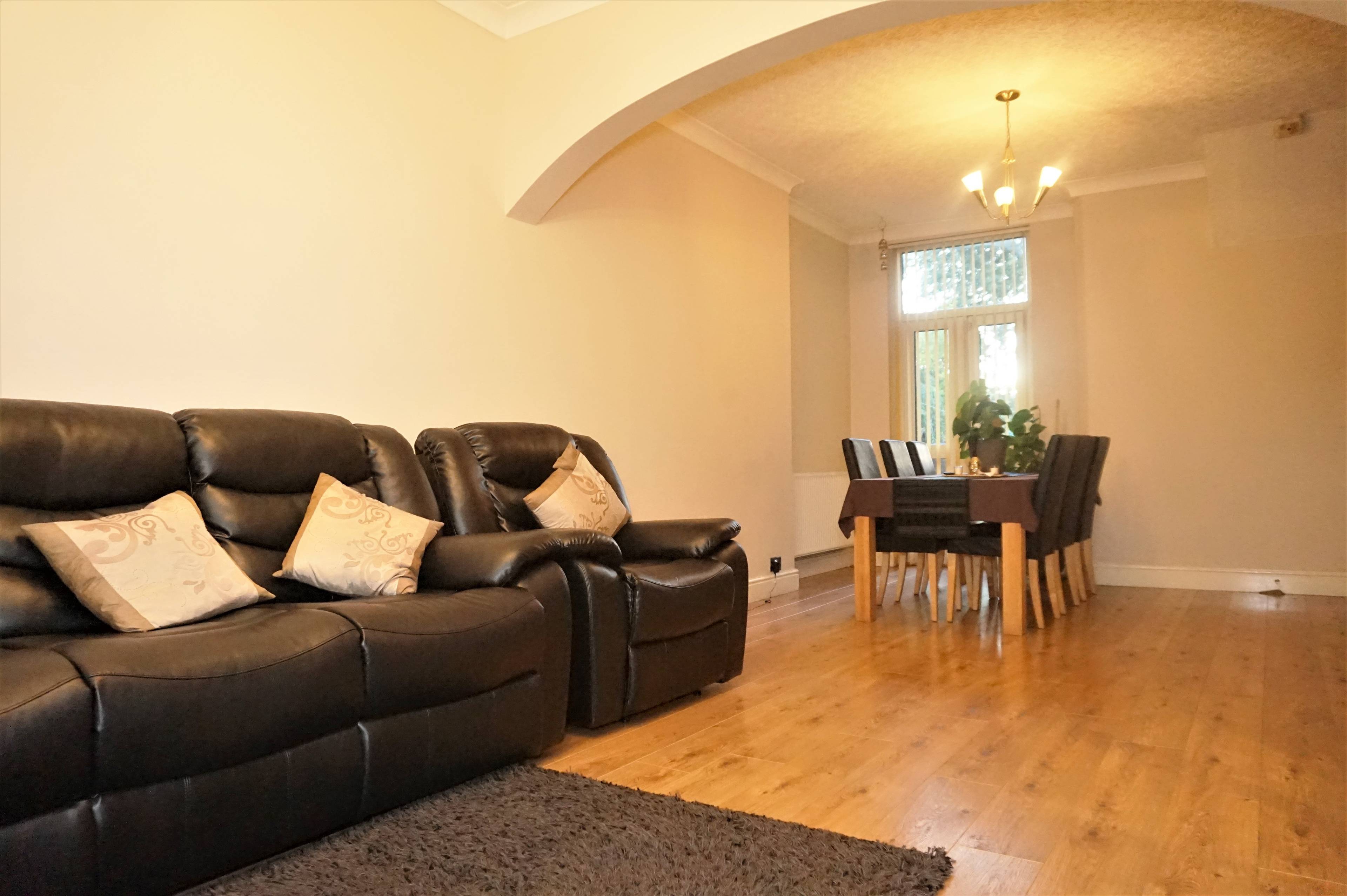 Lounge/Dining Room