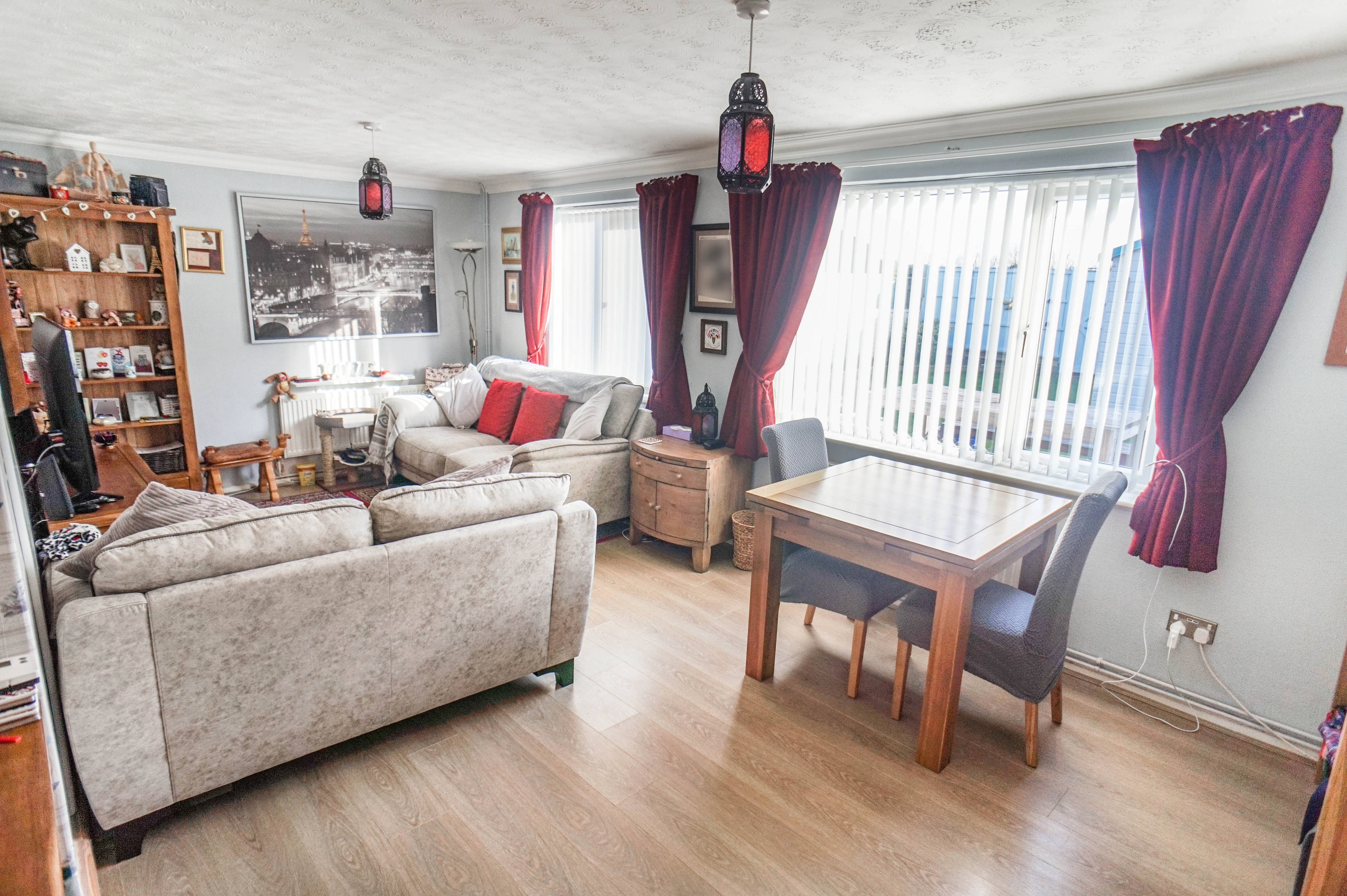 Lounge/Dining Room