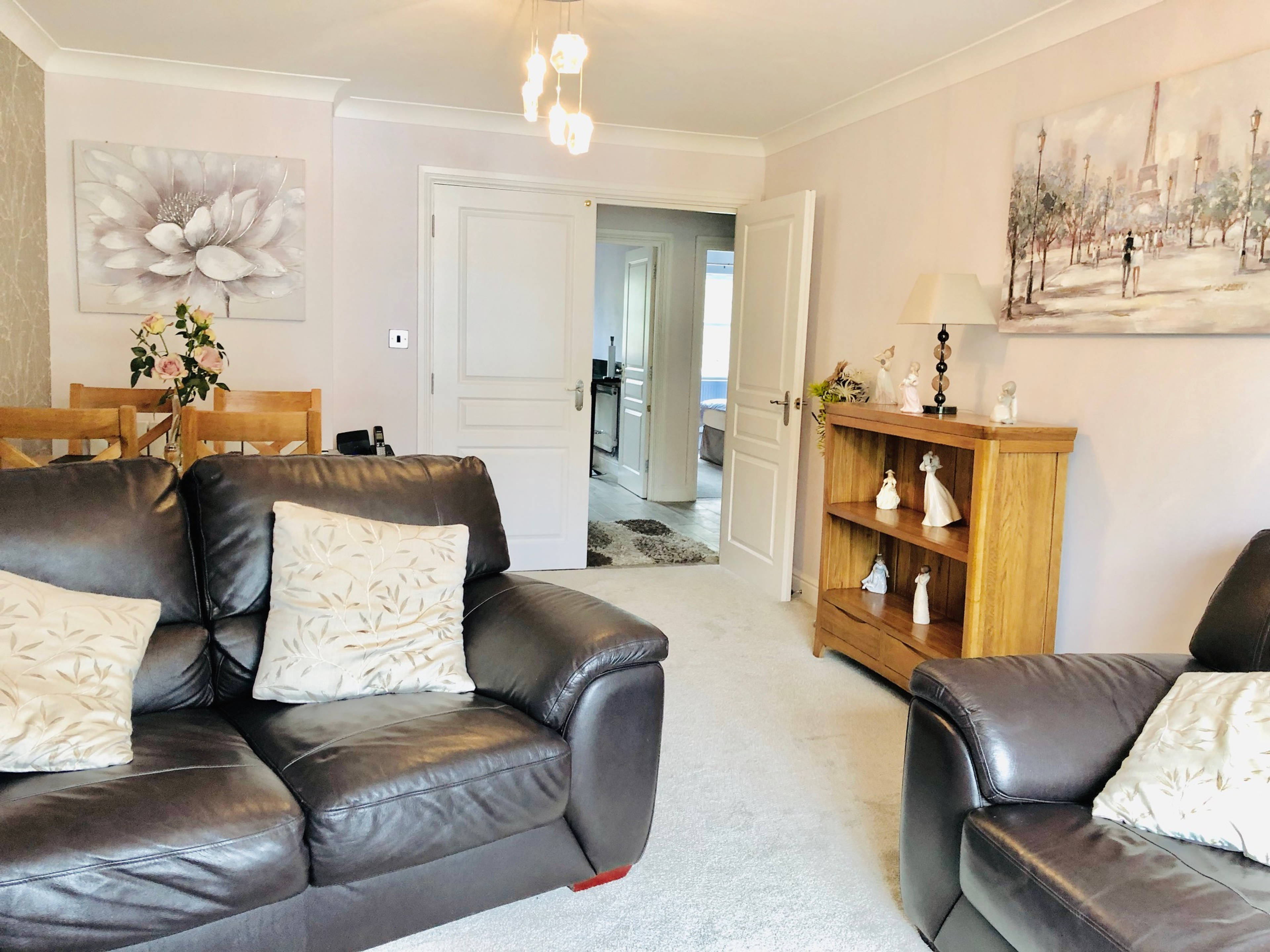 Lounge/Dining Room