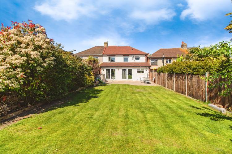 5 bedroom semi-detached house