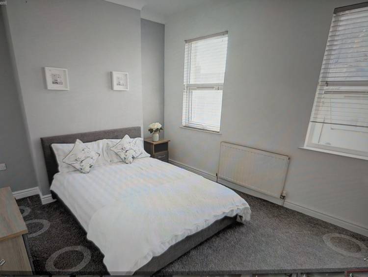 4 bedroom terraced house