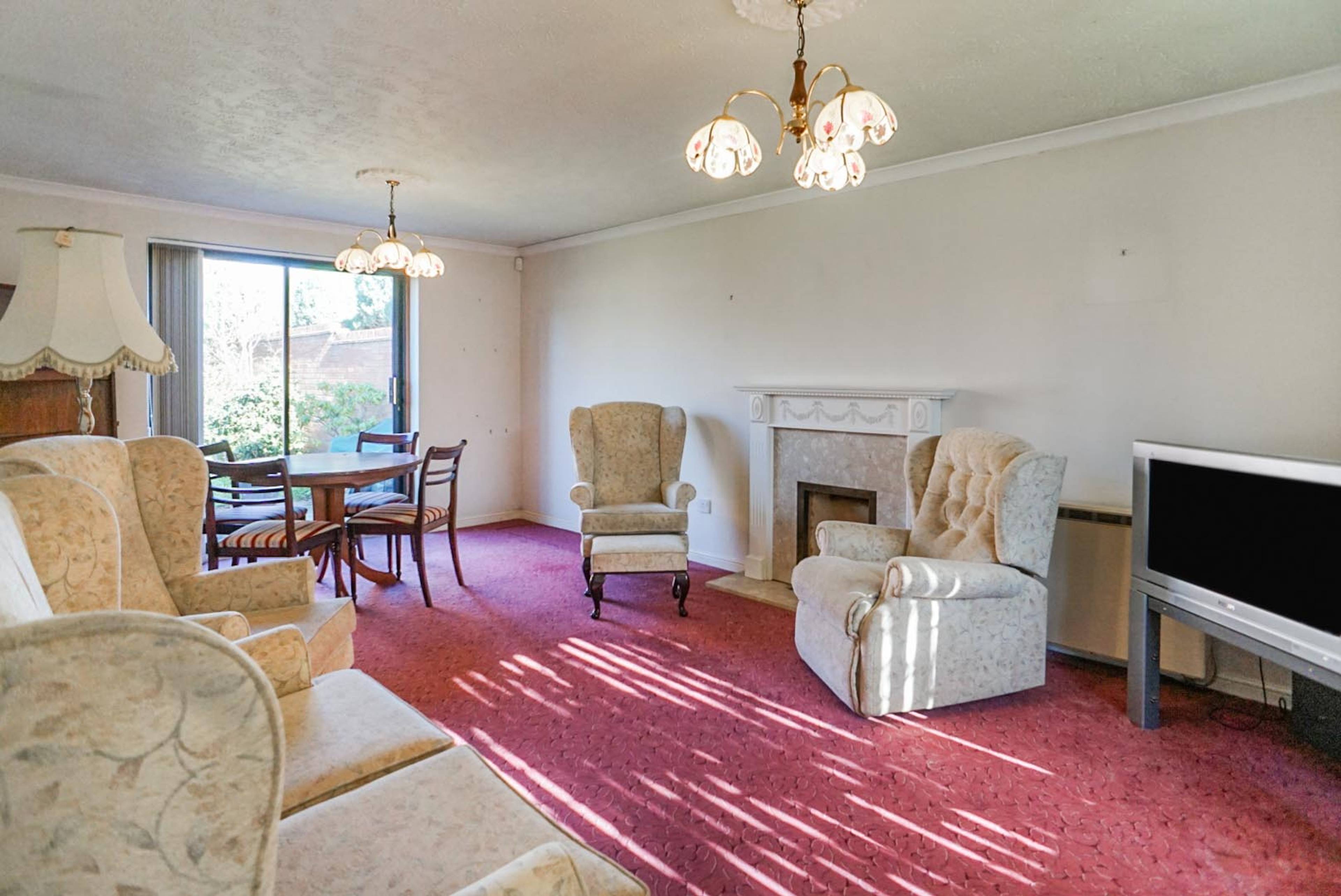 Lounge/Dining Room
