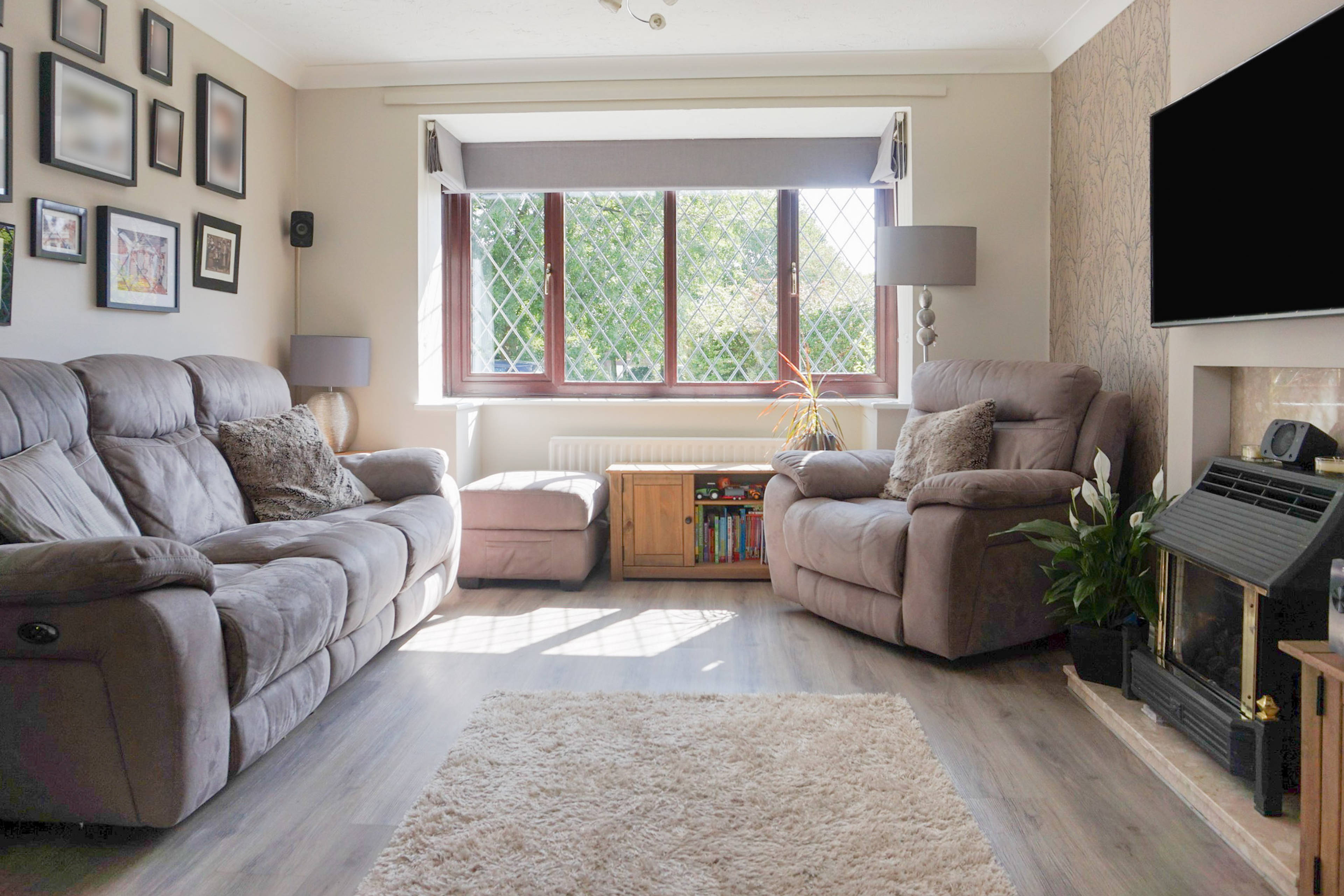 Lounge/Dining Room