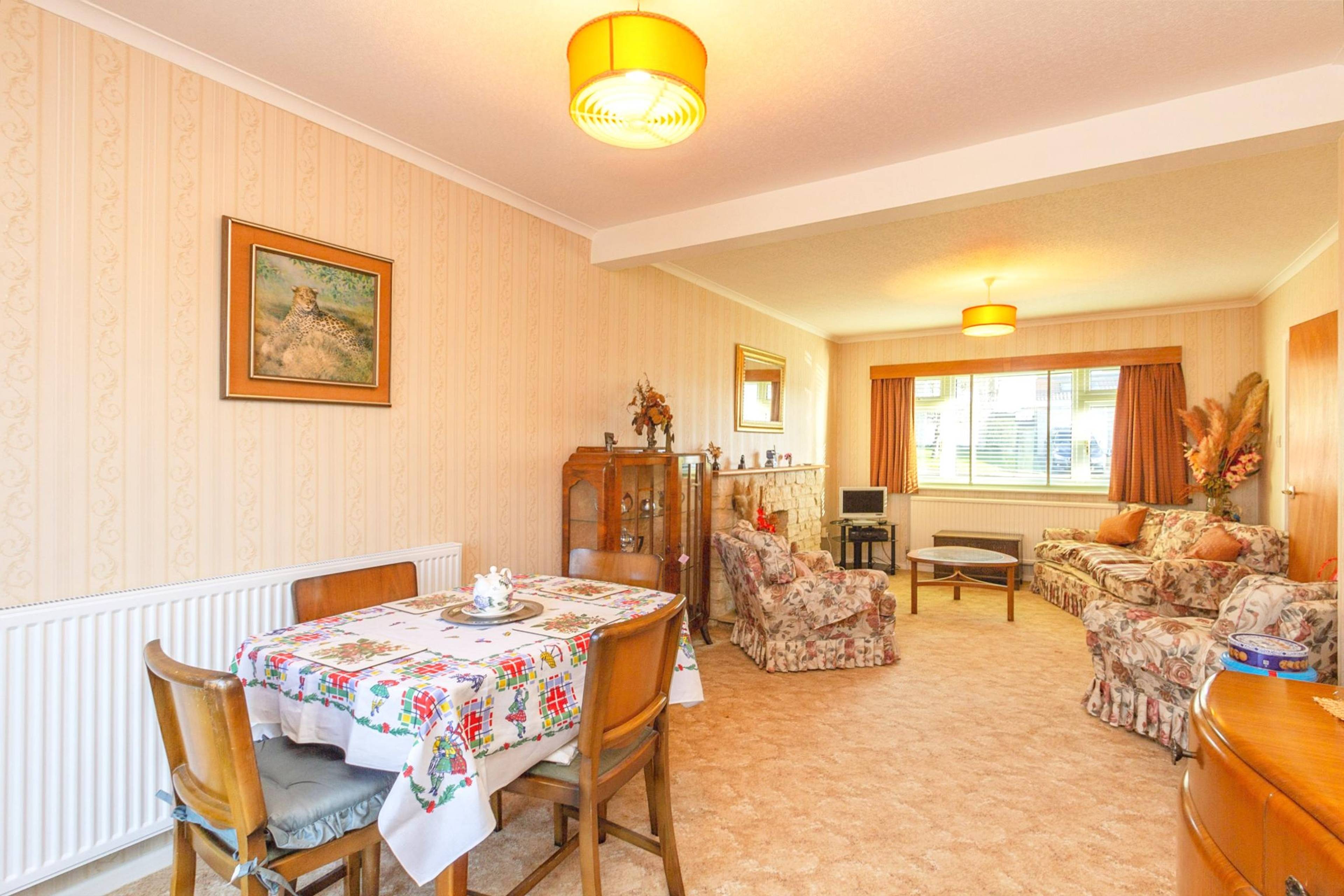 Lounge/Dining Room