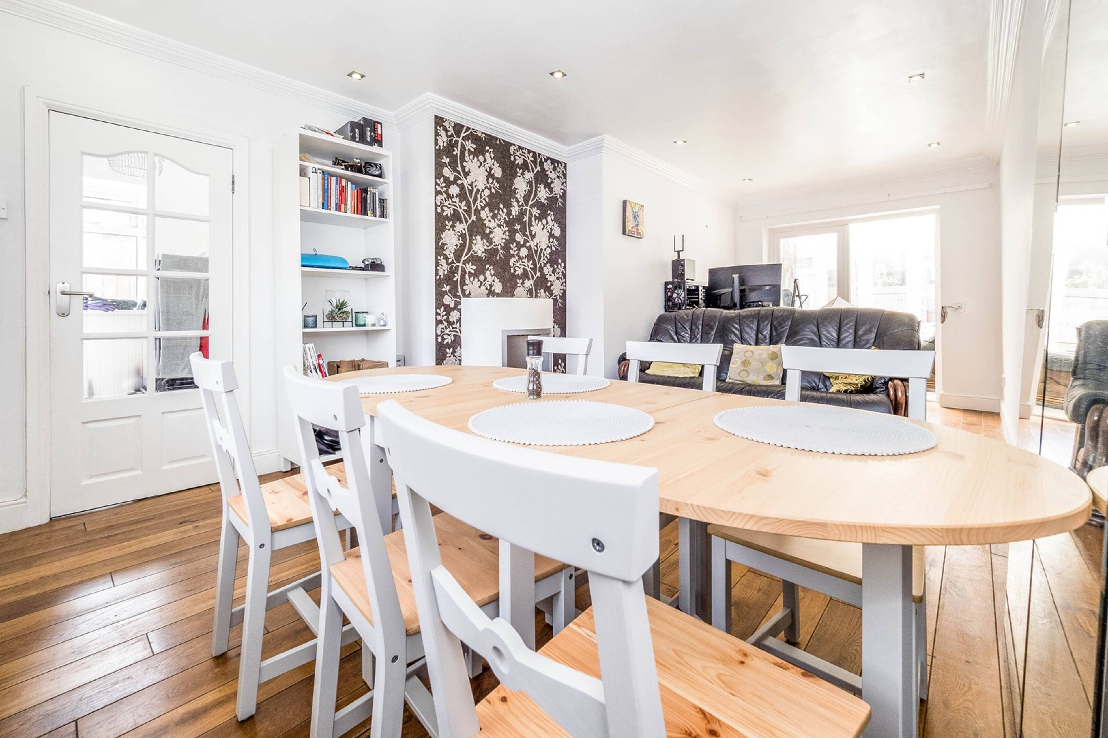 Lounge/Dining Room