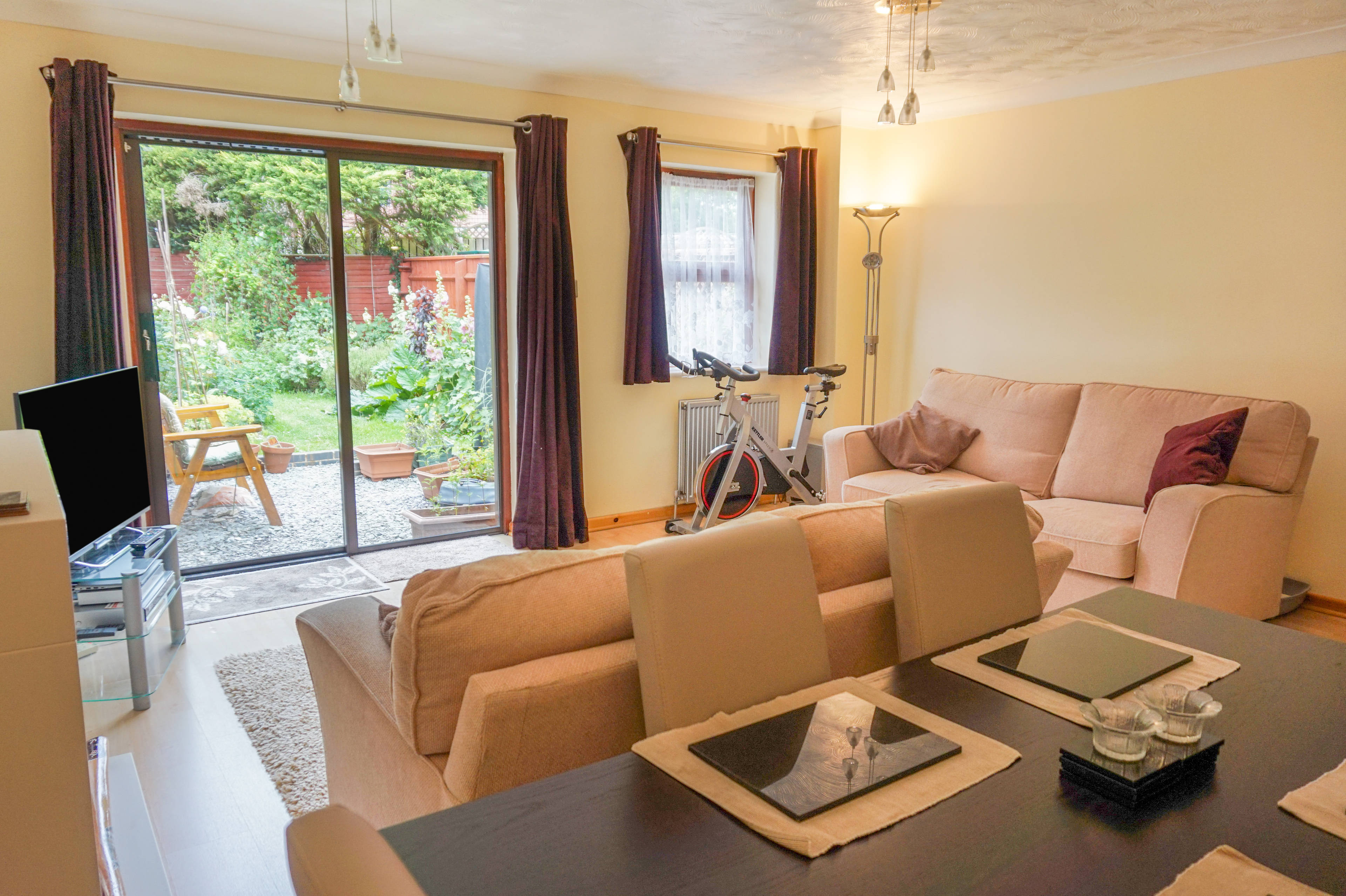 Lounge/Dining Room