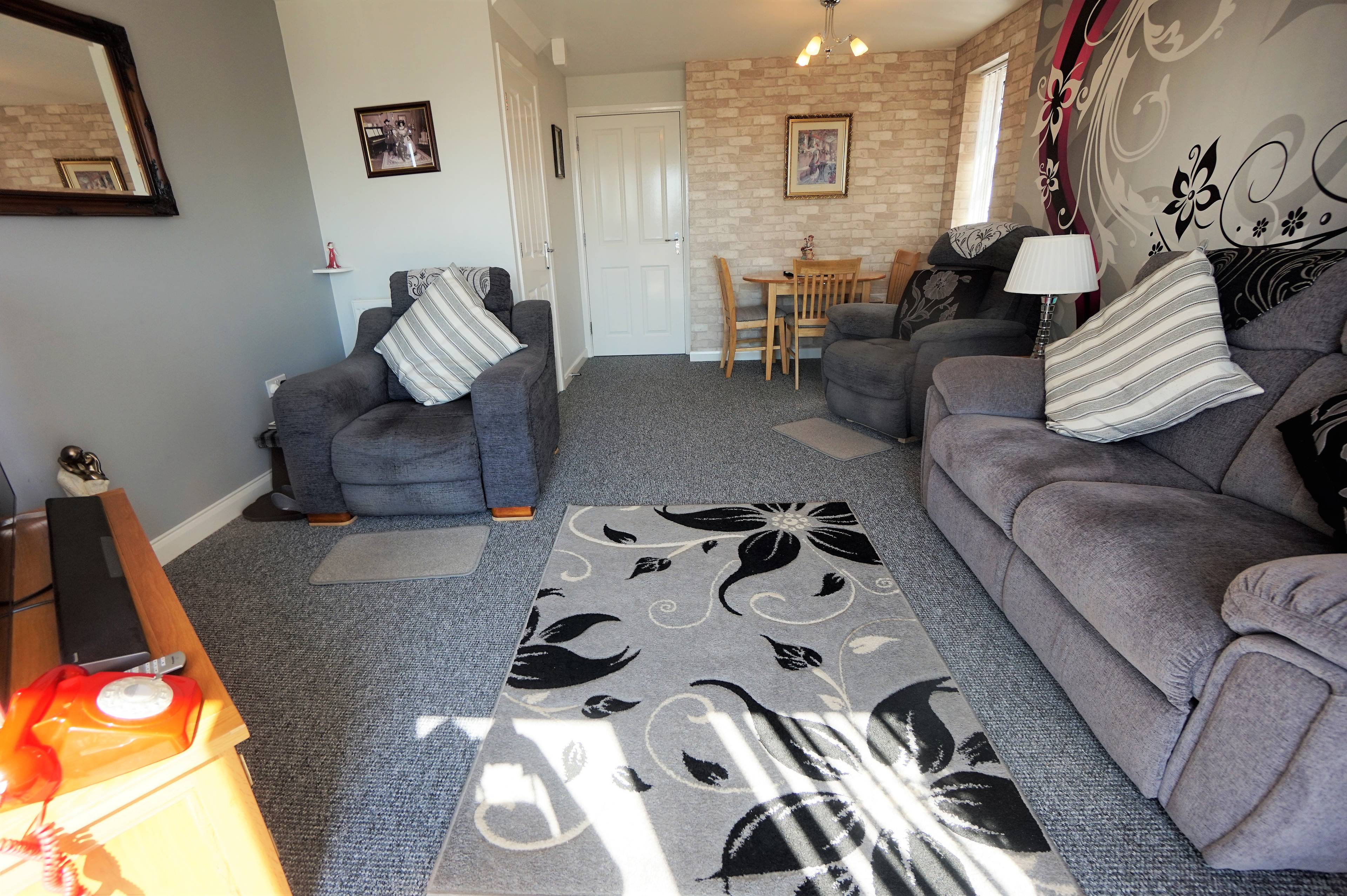 Lounge/Dining Room