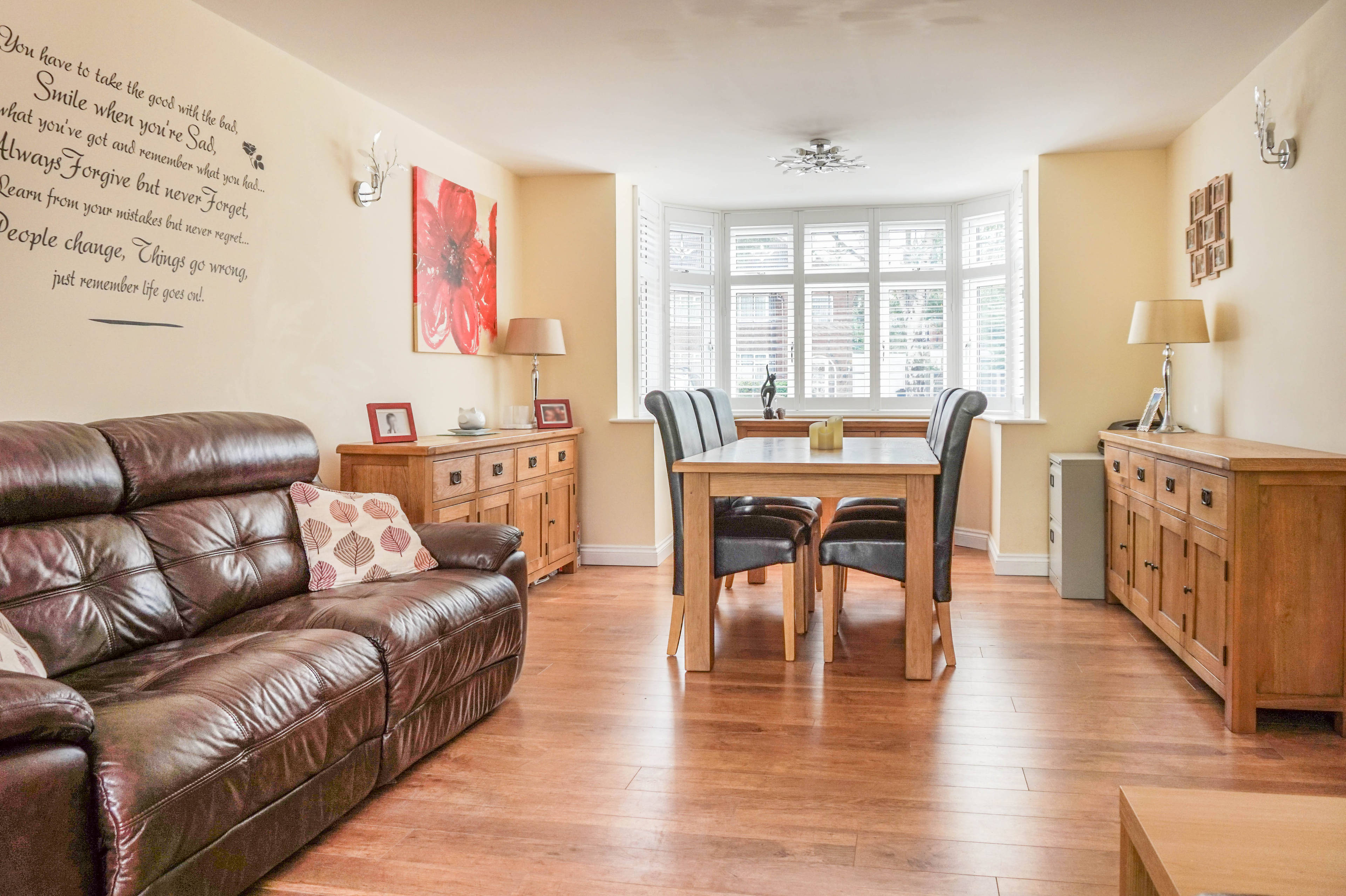 Lounge/Dining Room
