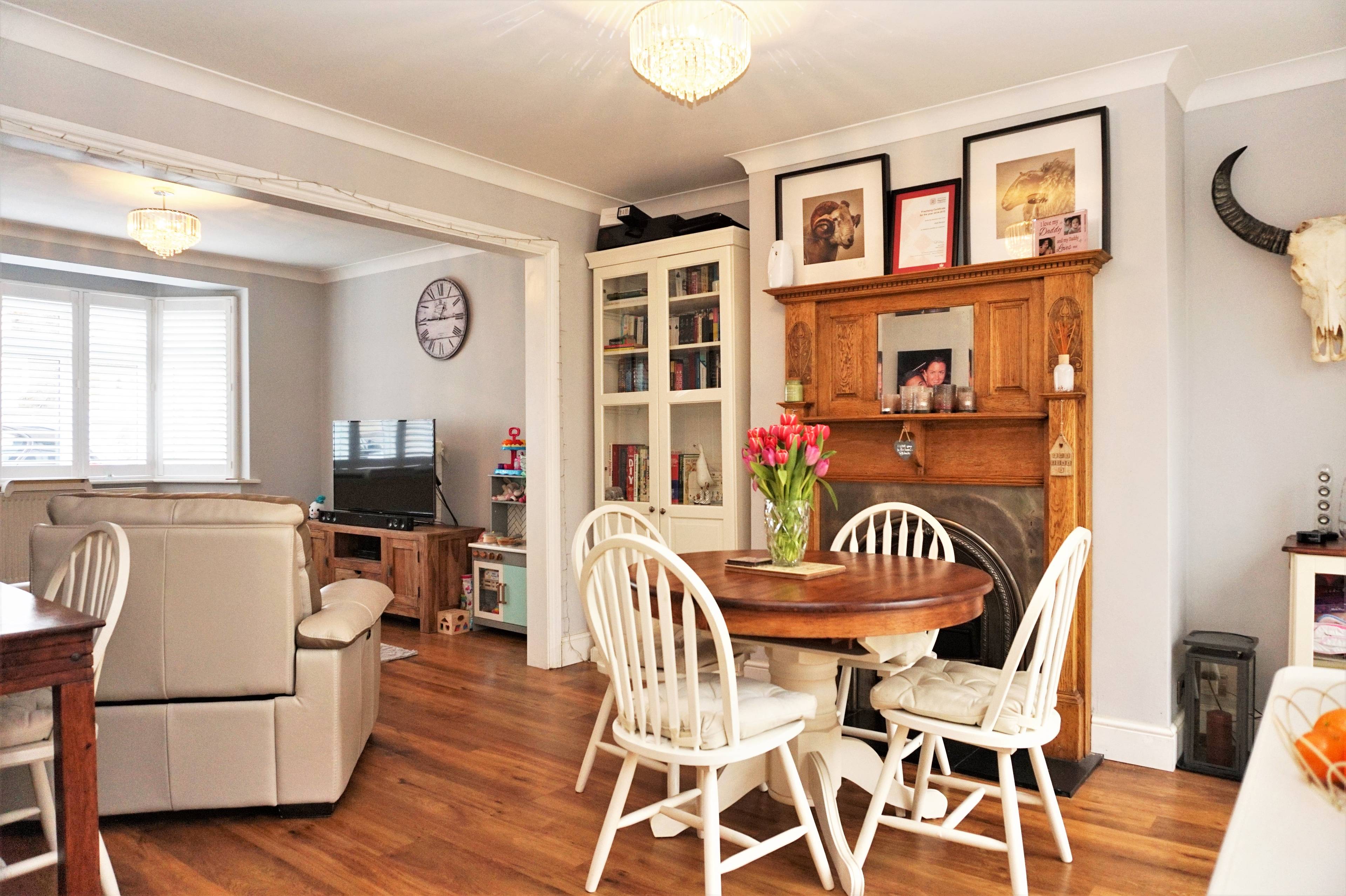Lounge/Dining Room