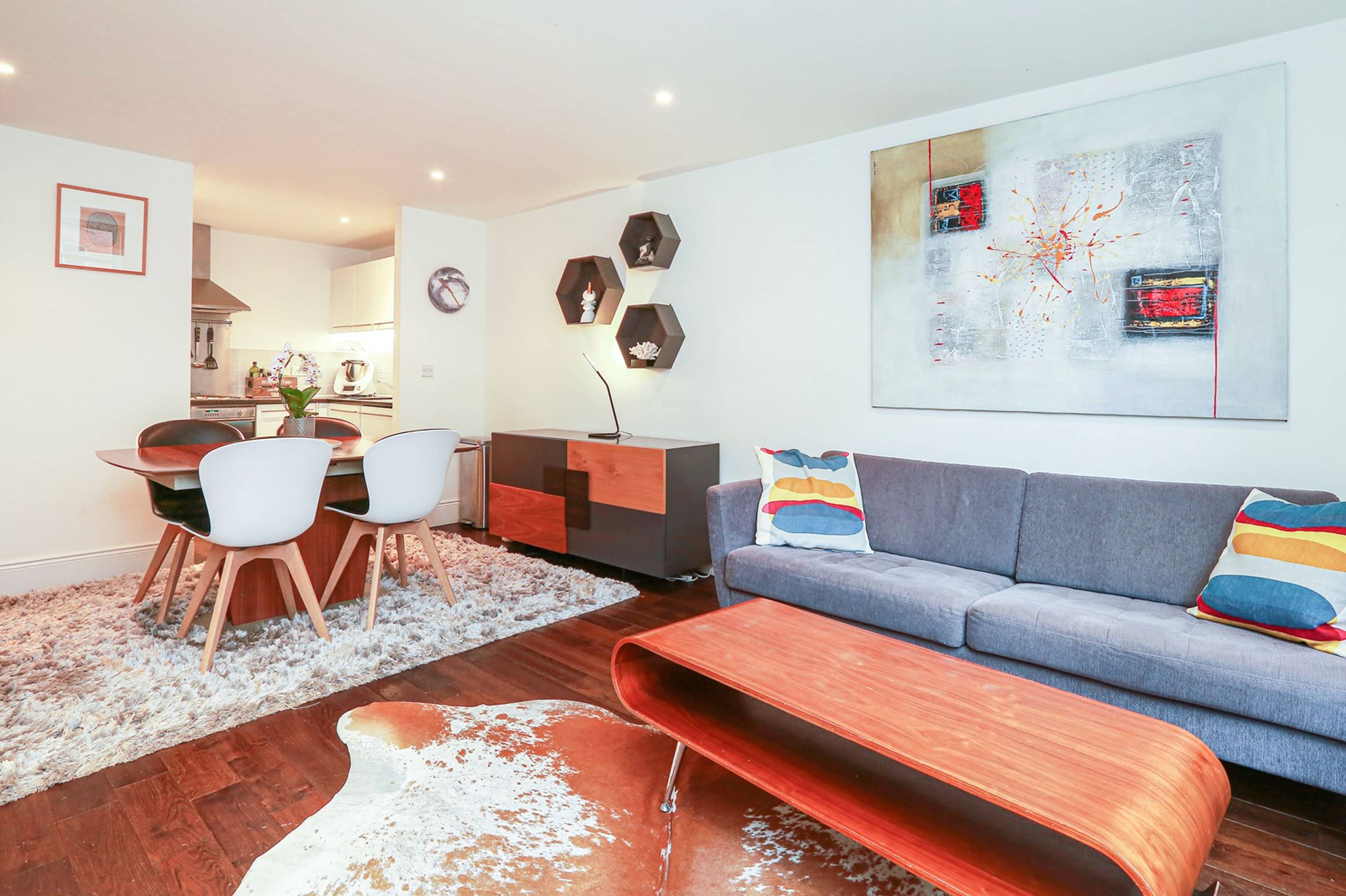 Lounge/Dining Room