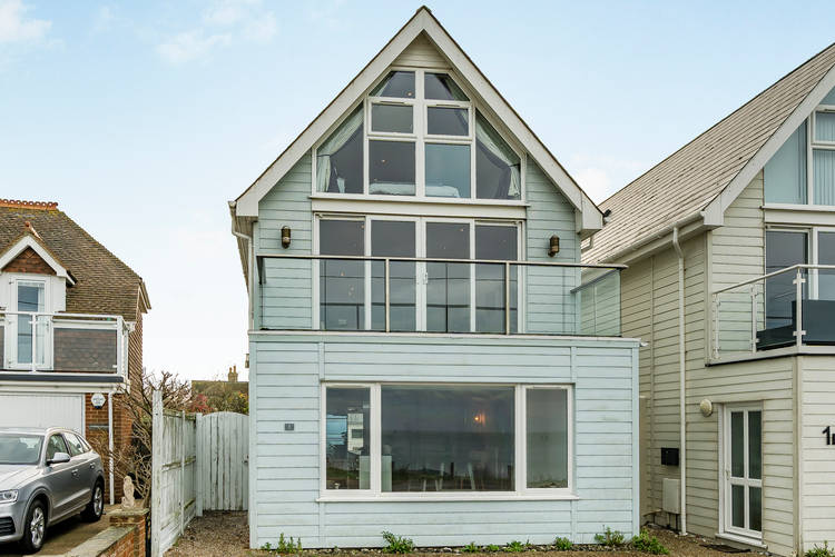 3 bedroom detached house