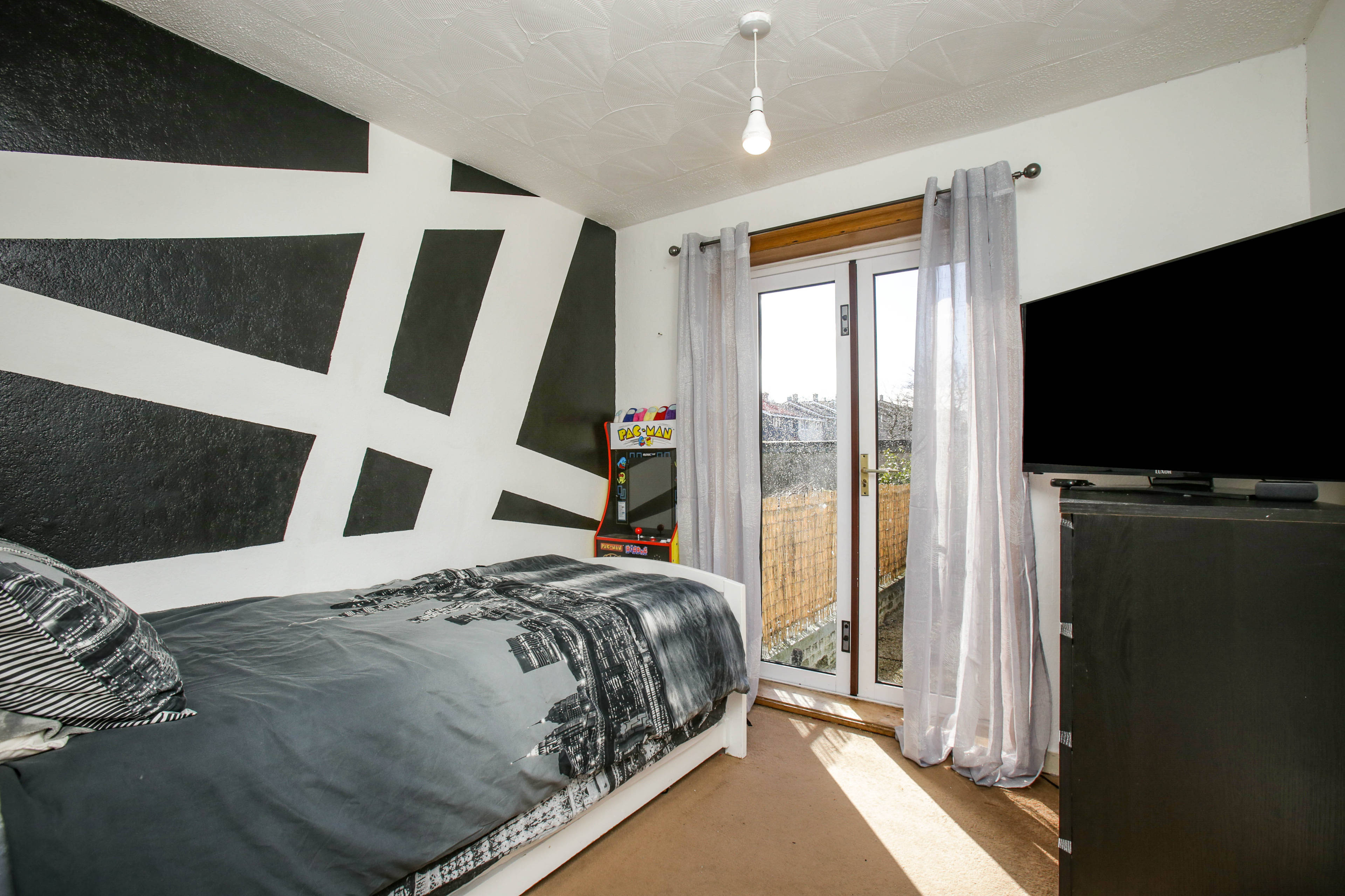 Bed 3 / Dining Room