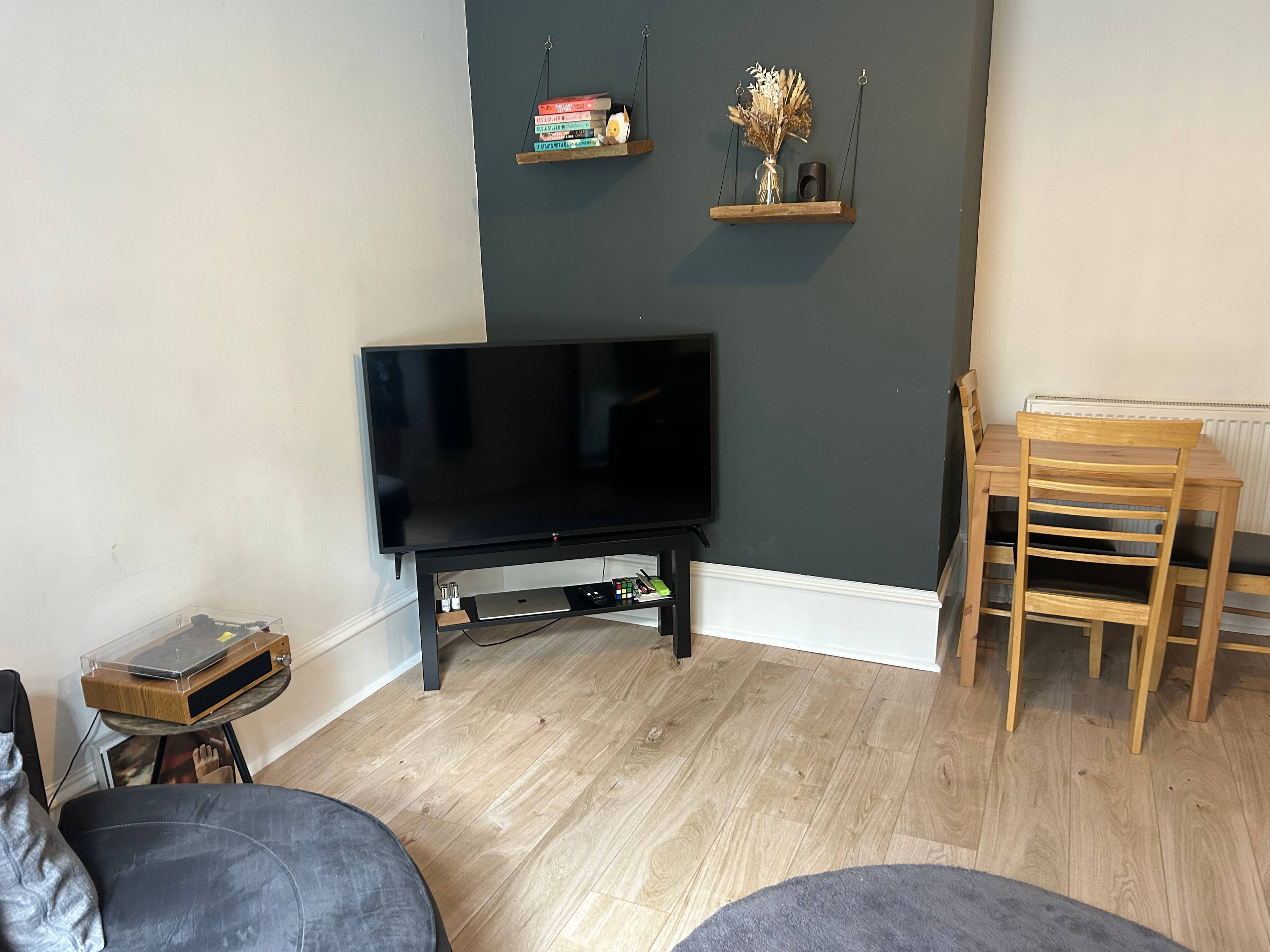 Lounge/Dining Room