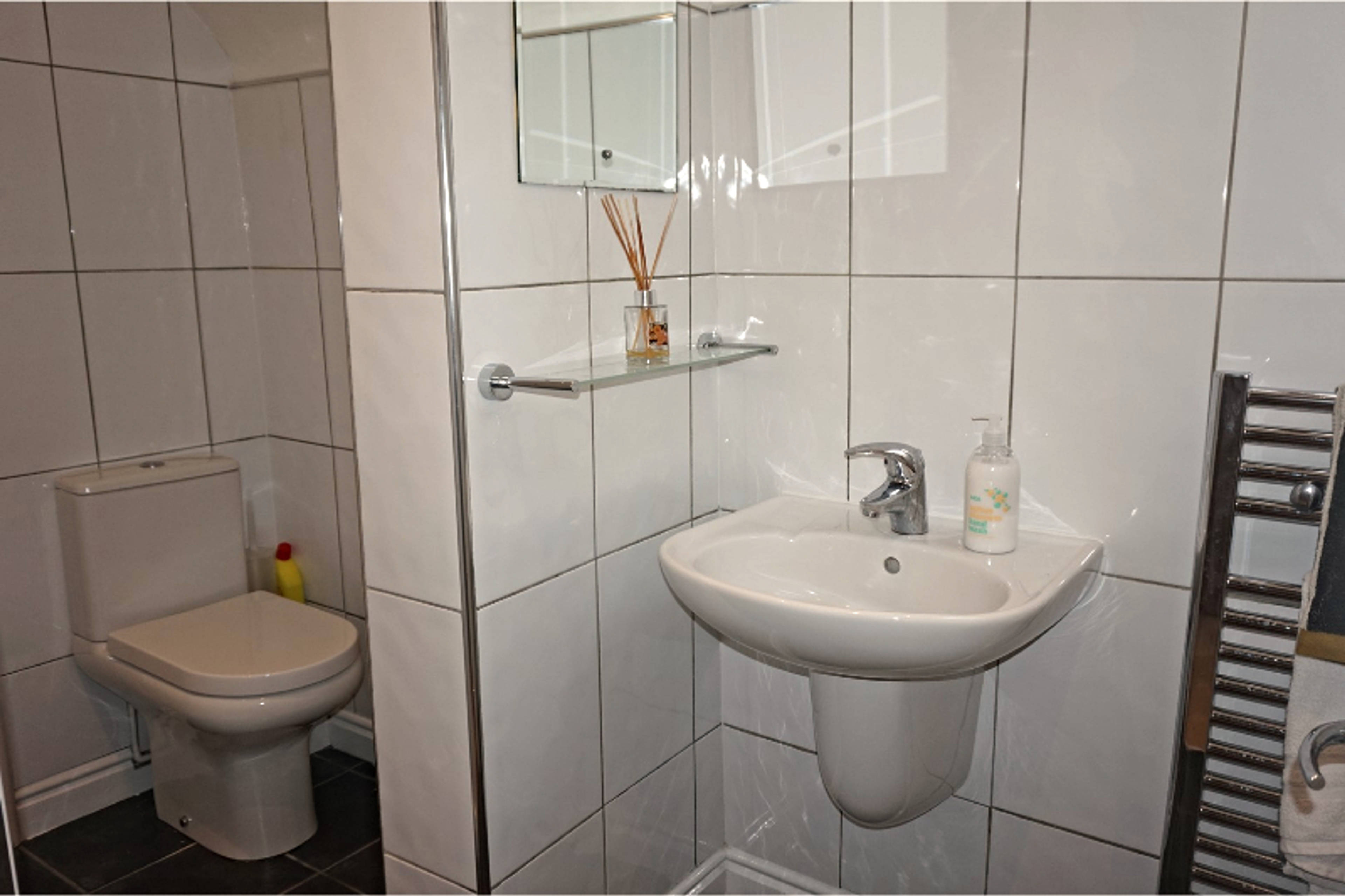 Jack & Jill En-suite