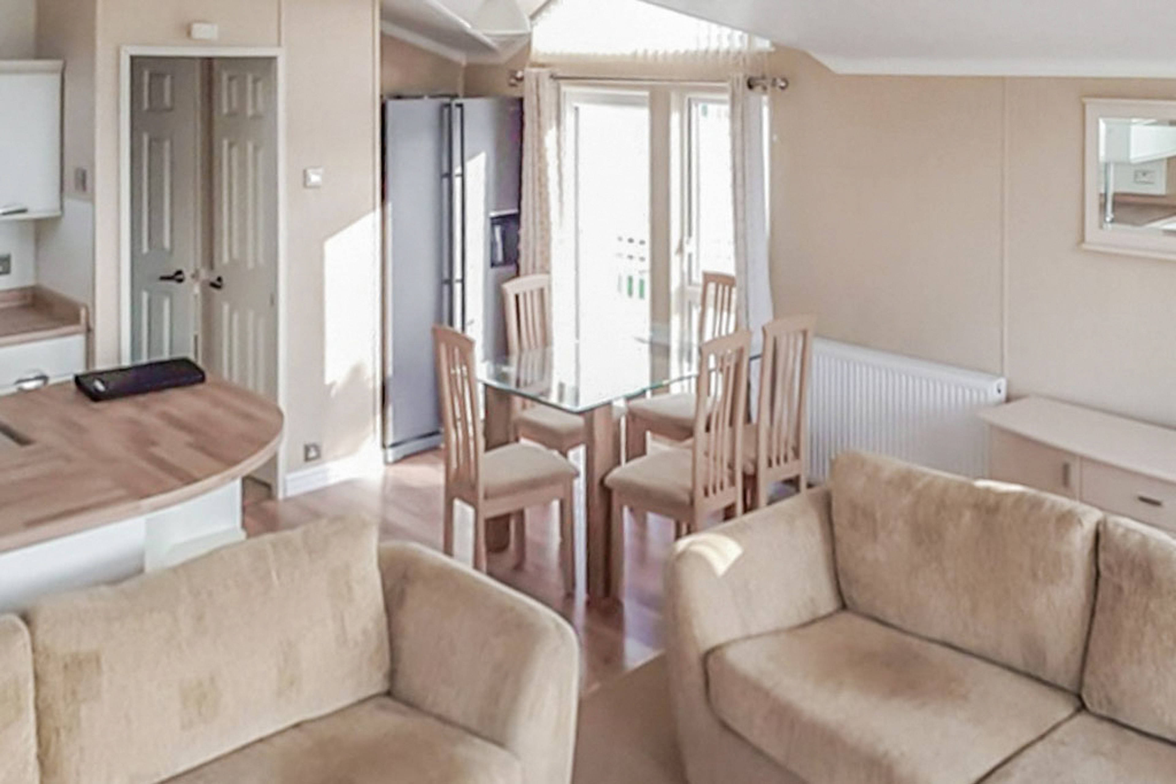 Lounge / Kitchen