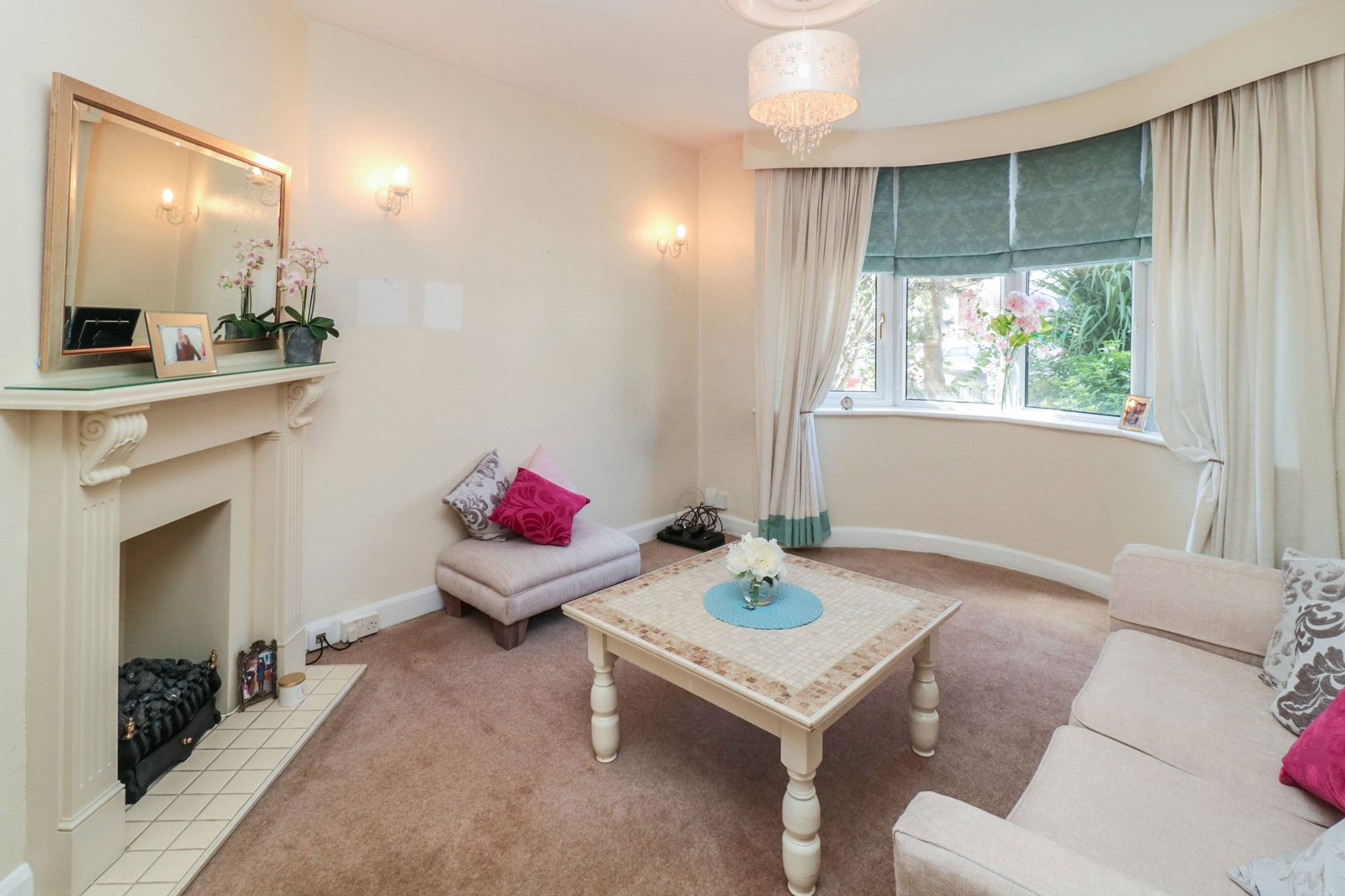 Lounge/Dining Room