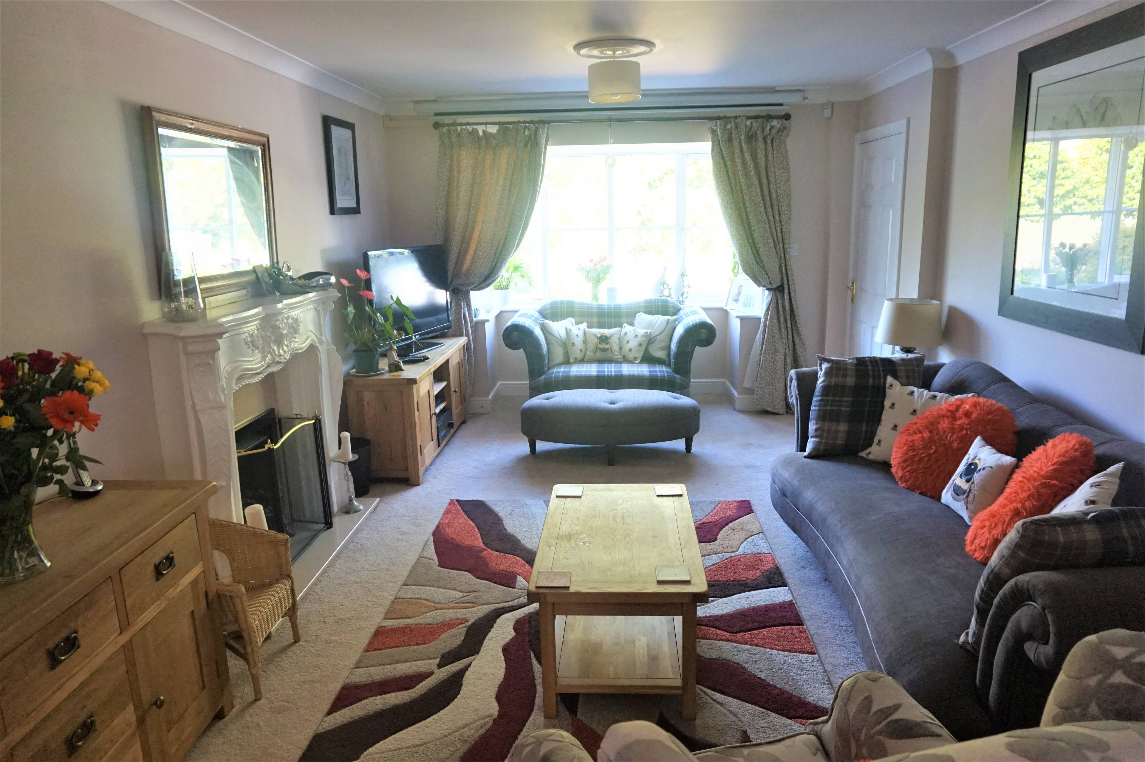 Lounge/Dining Room