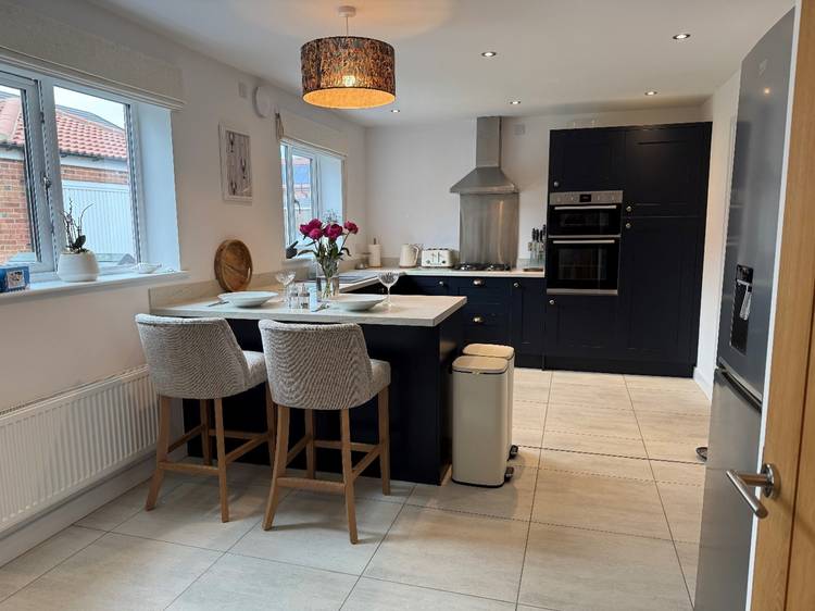 4 bedroom detached house