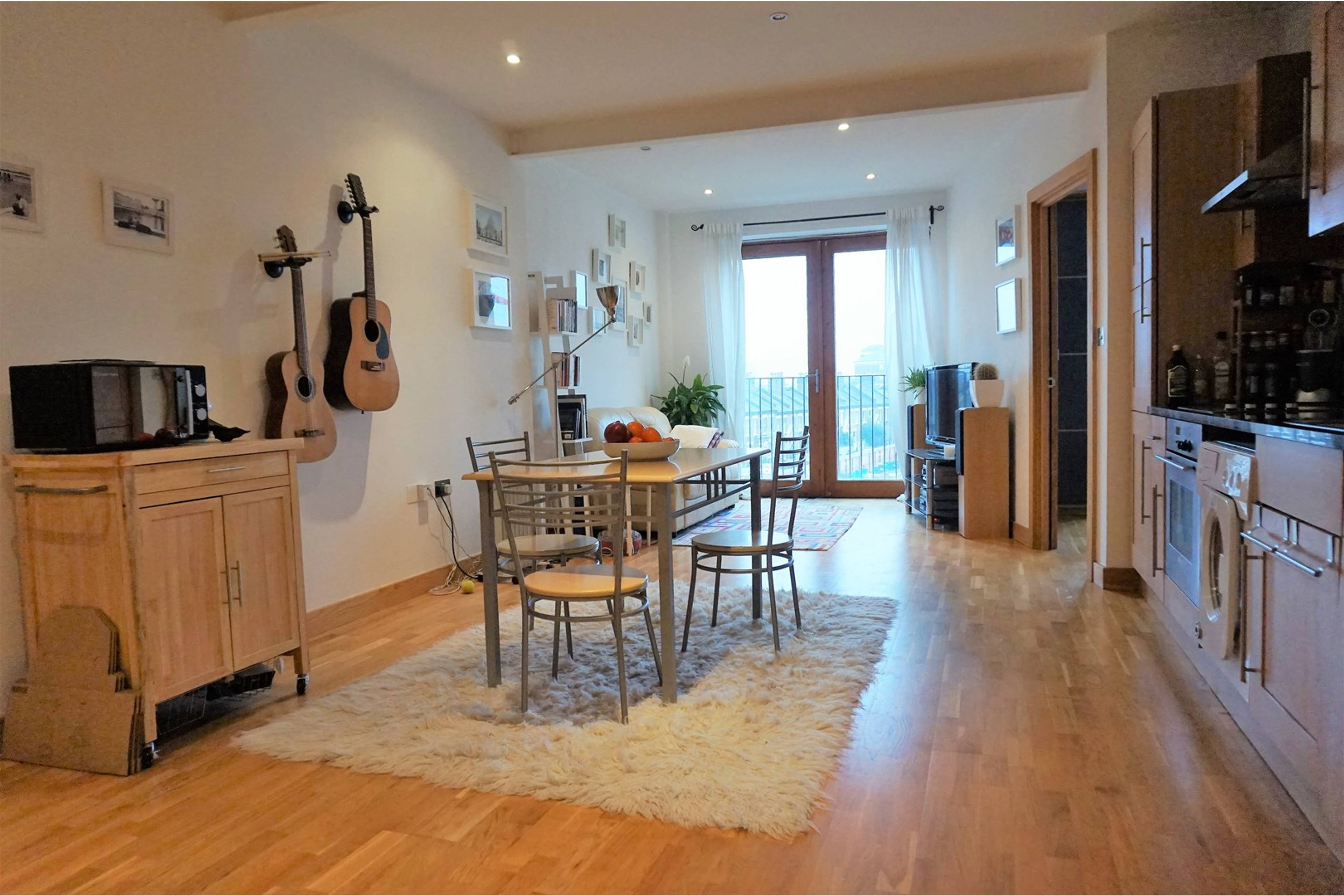 Lounge / Kitchen
