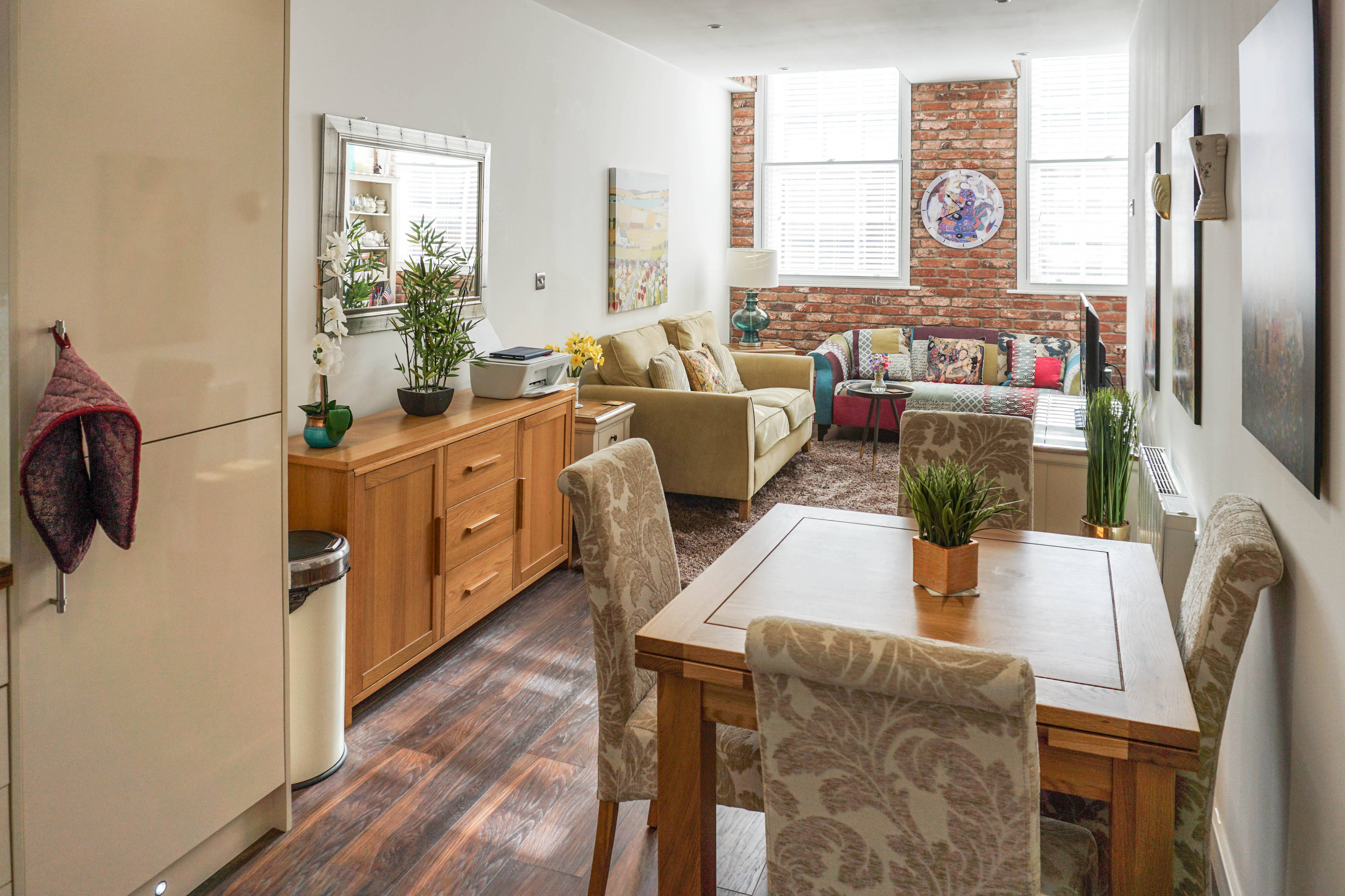 Lounge/Dining Room