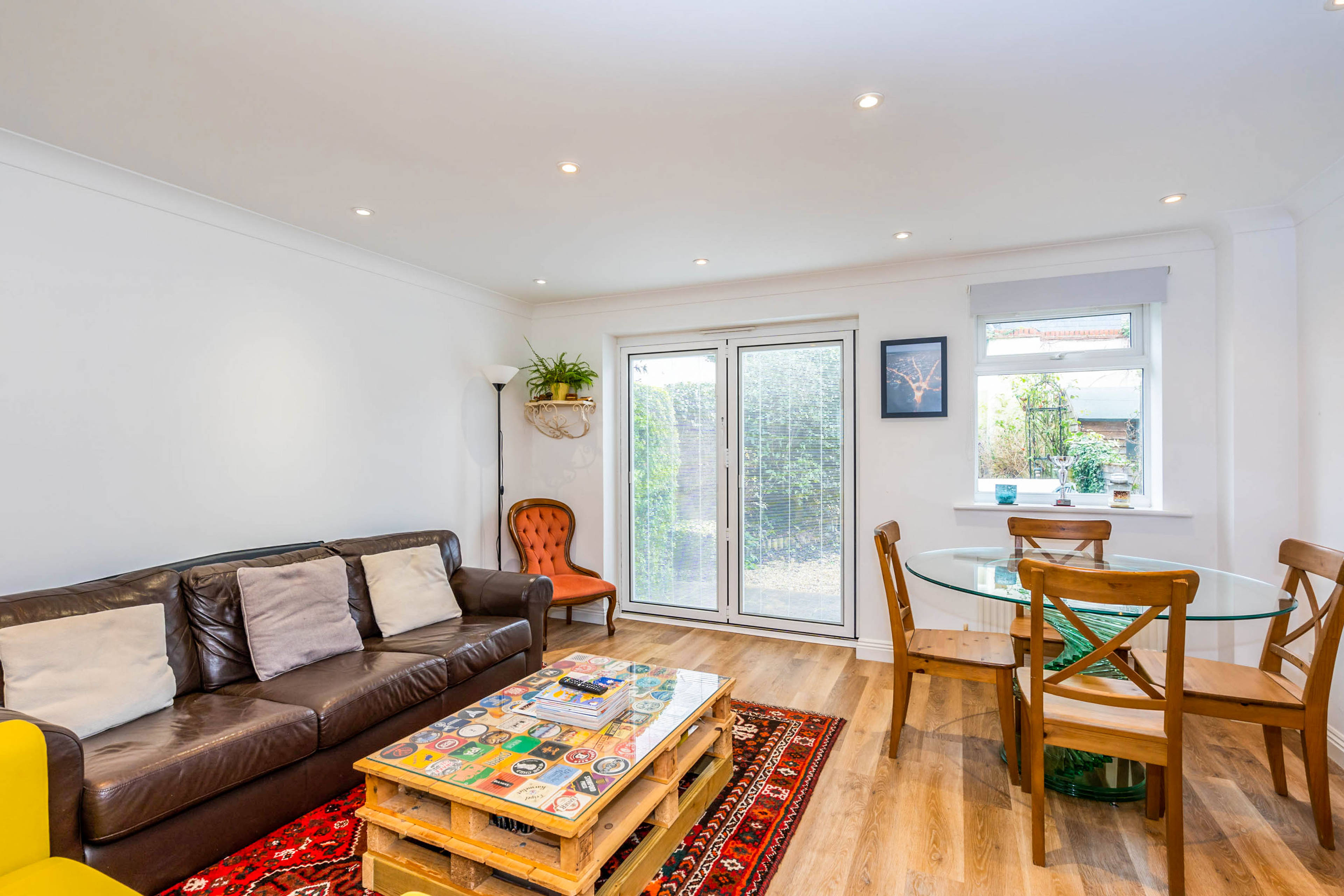 Lounge/Dining Room