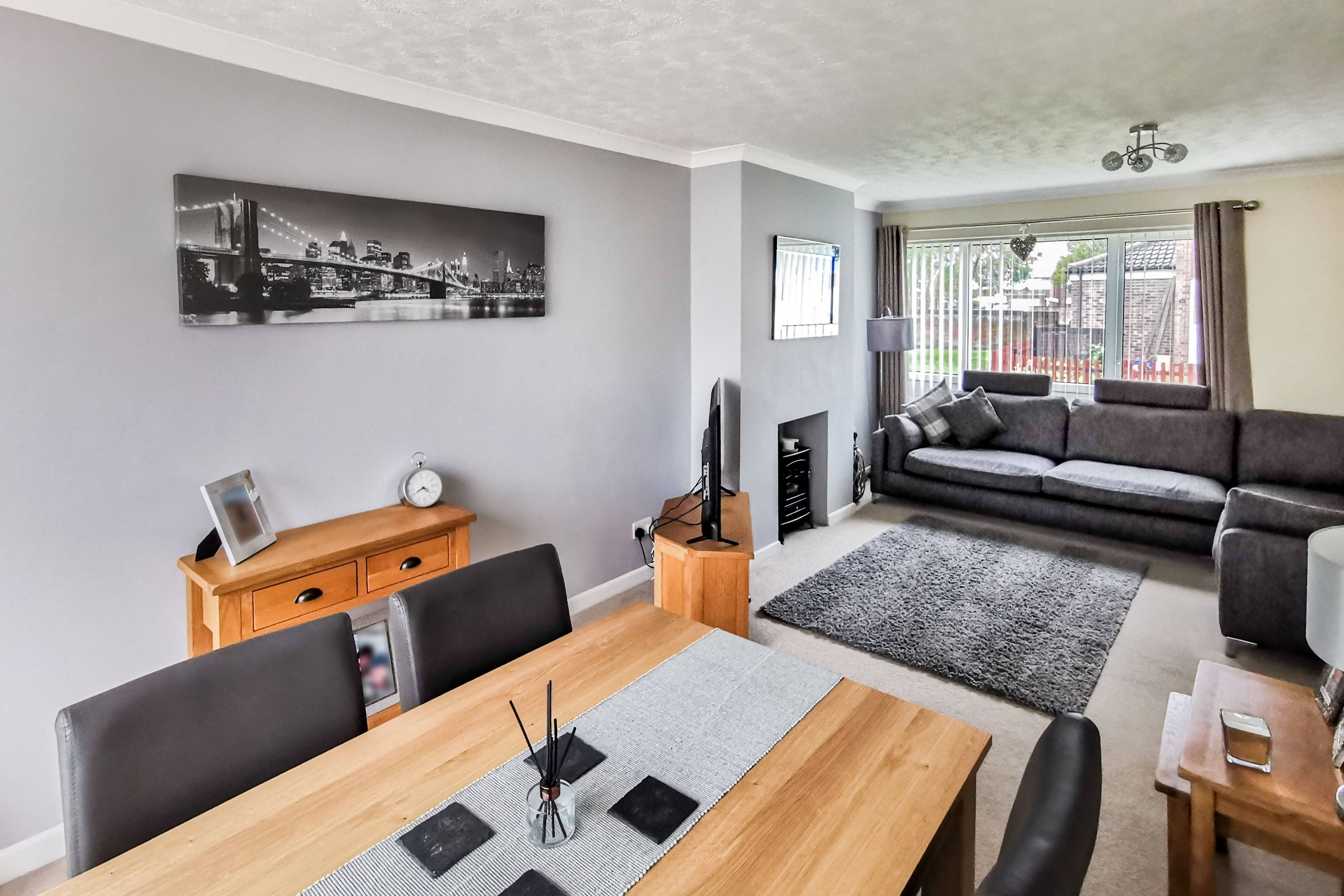 Lounge/Dining Room