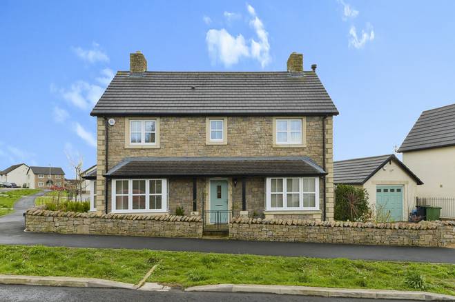 4 bedroom detached house for sale in Kendal Parks Road, Kendal, LA9 7NG