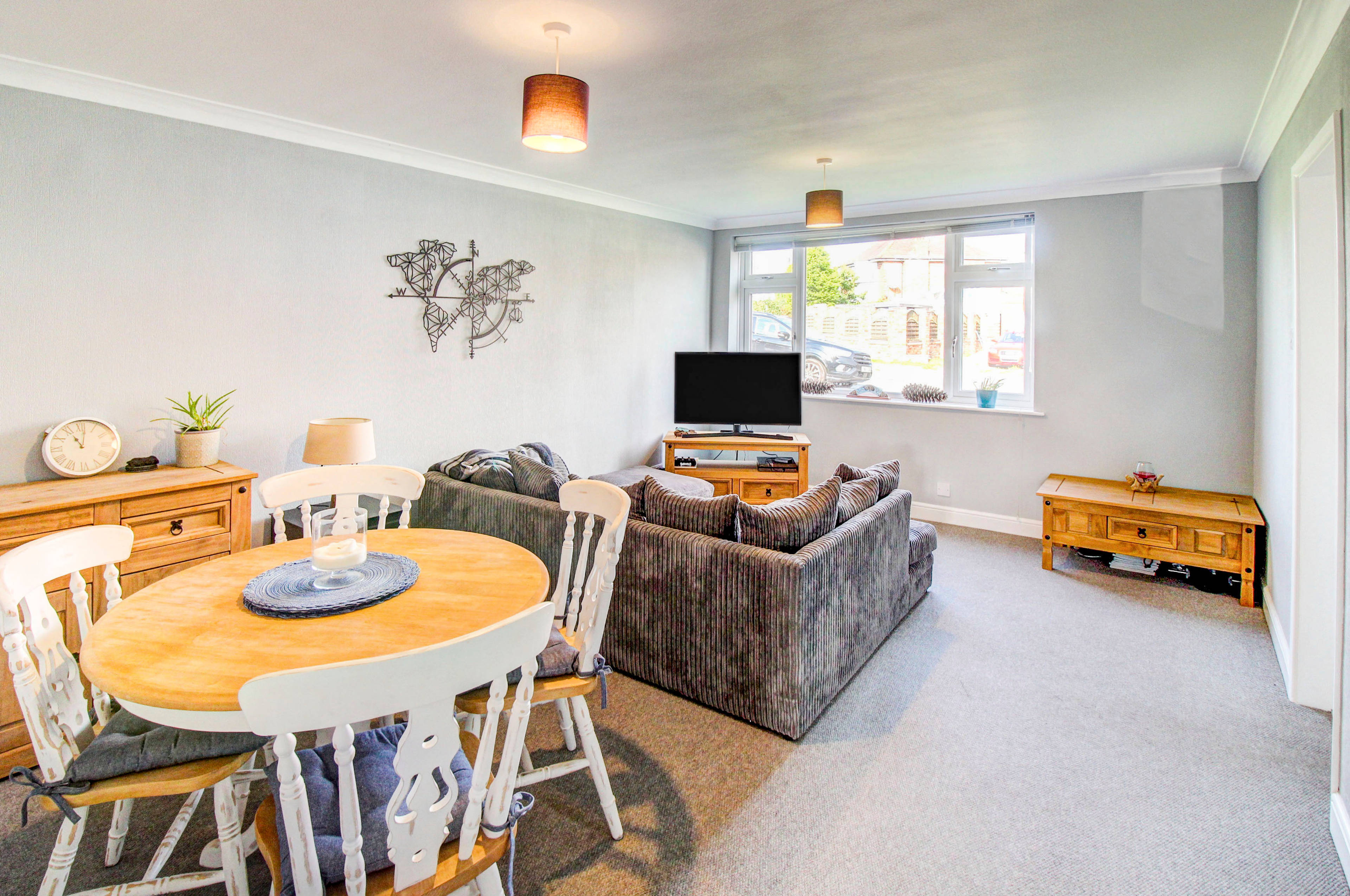 Lounge/Dining Room