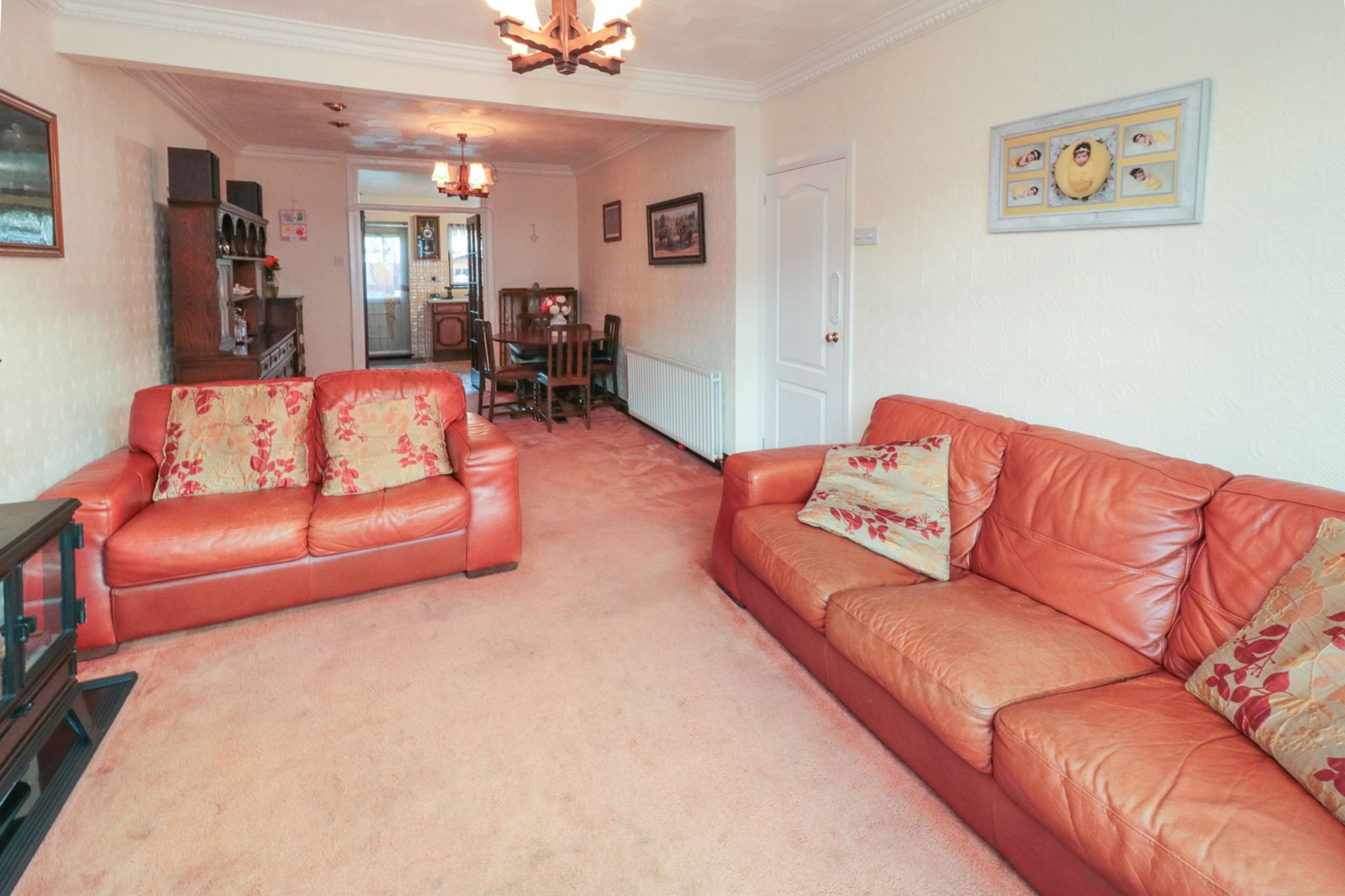 Lounge/Dining Room
