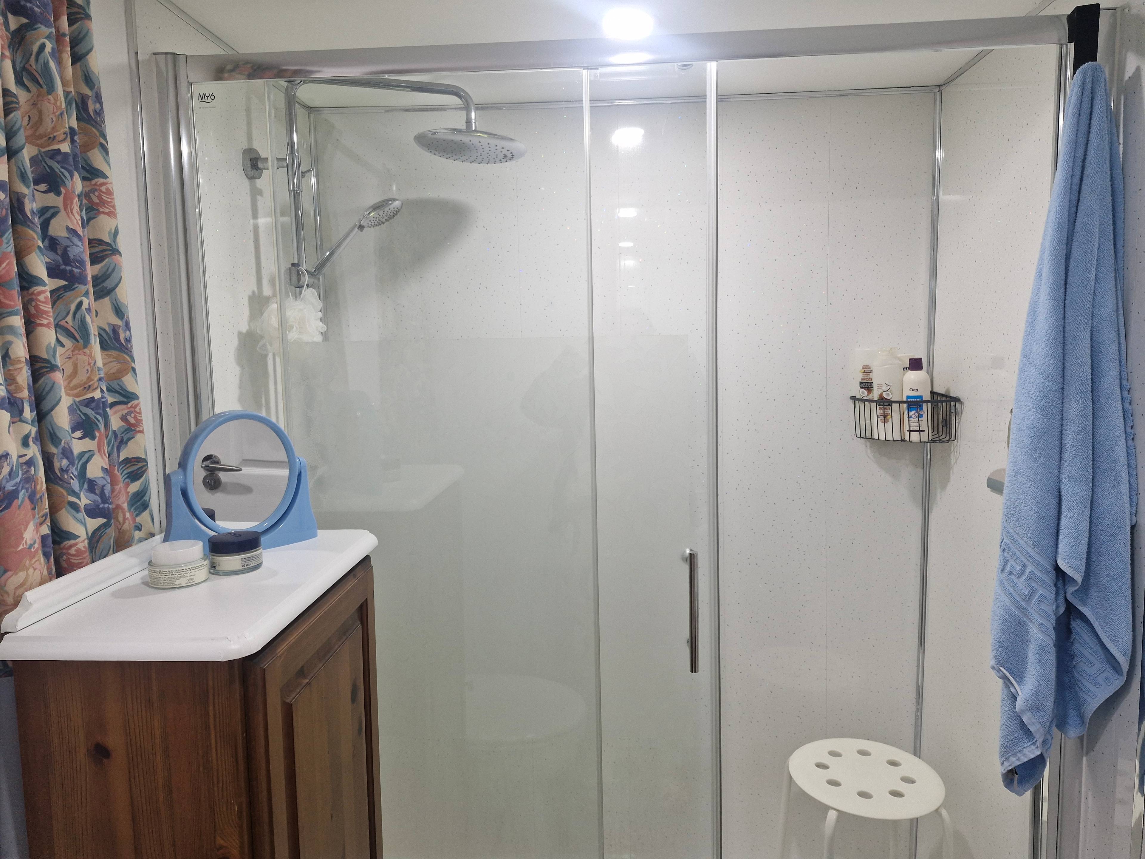 Annexe Shower Room