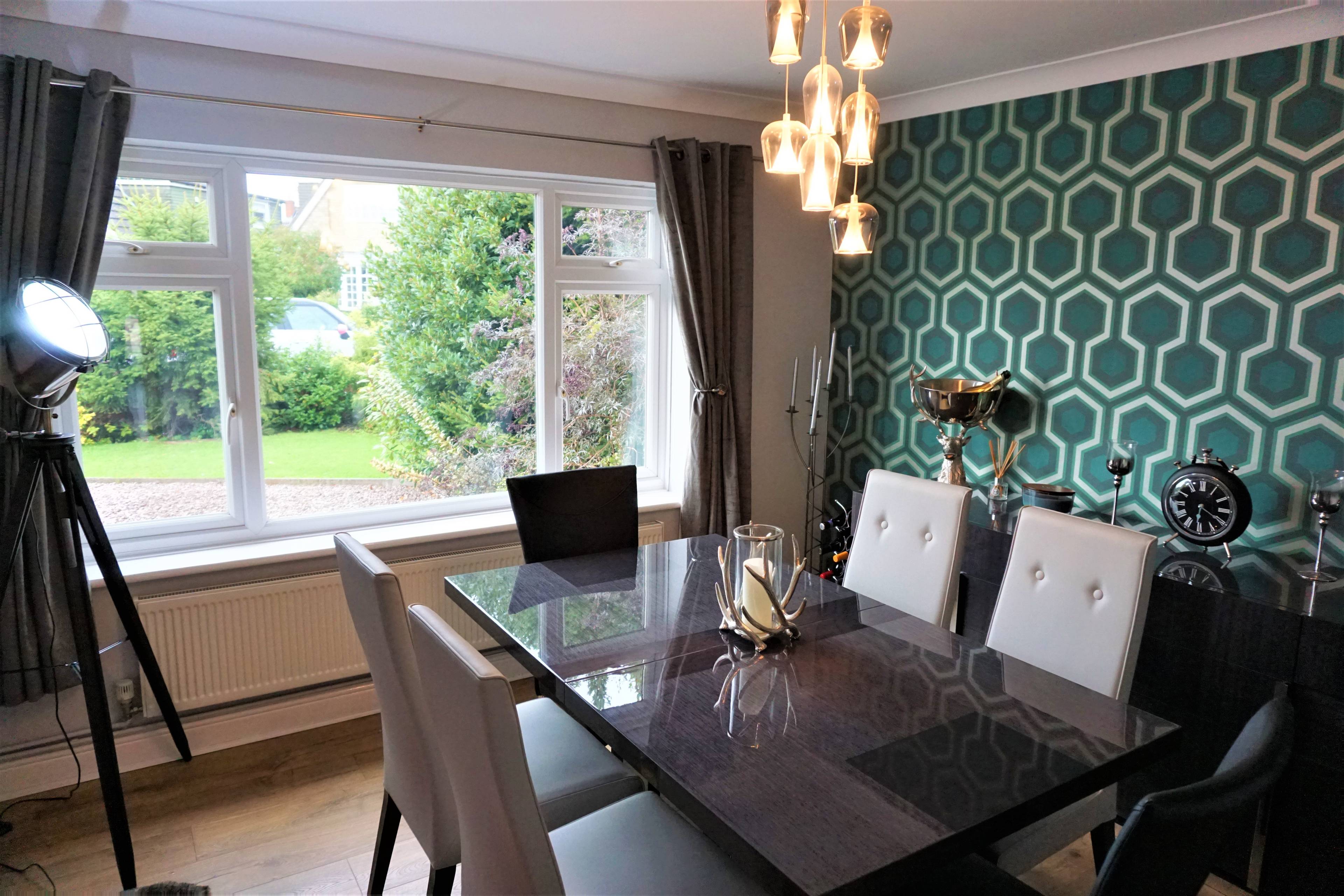 Dining Room/Bed 5