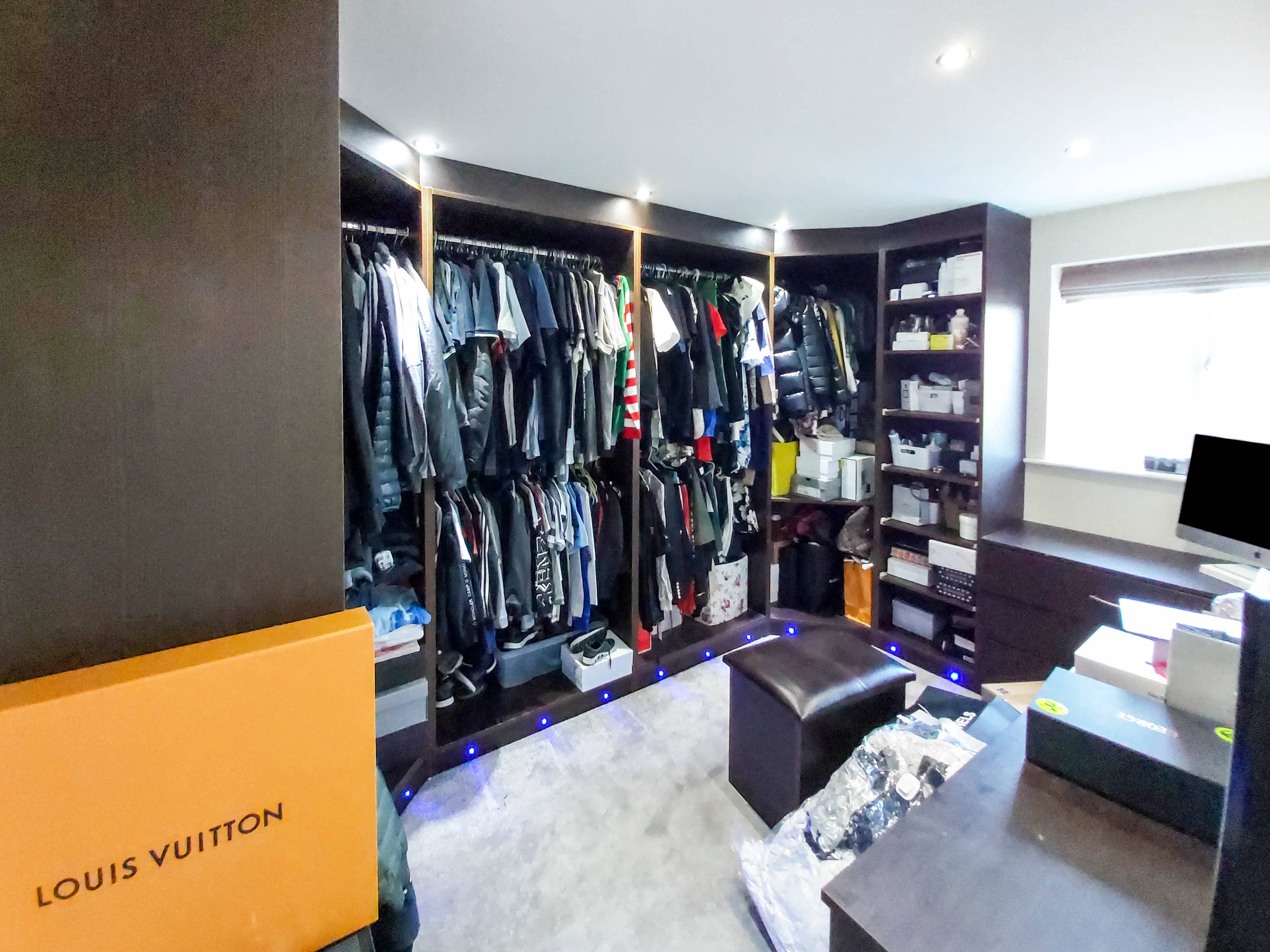 Walk-in Wardrobe