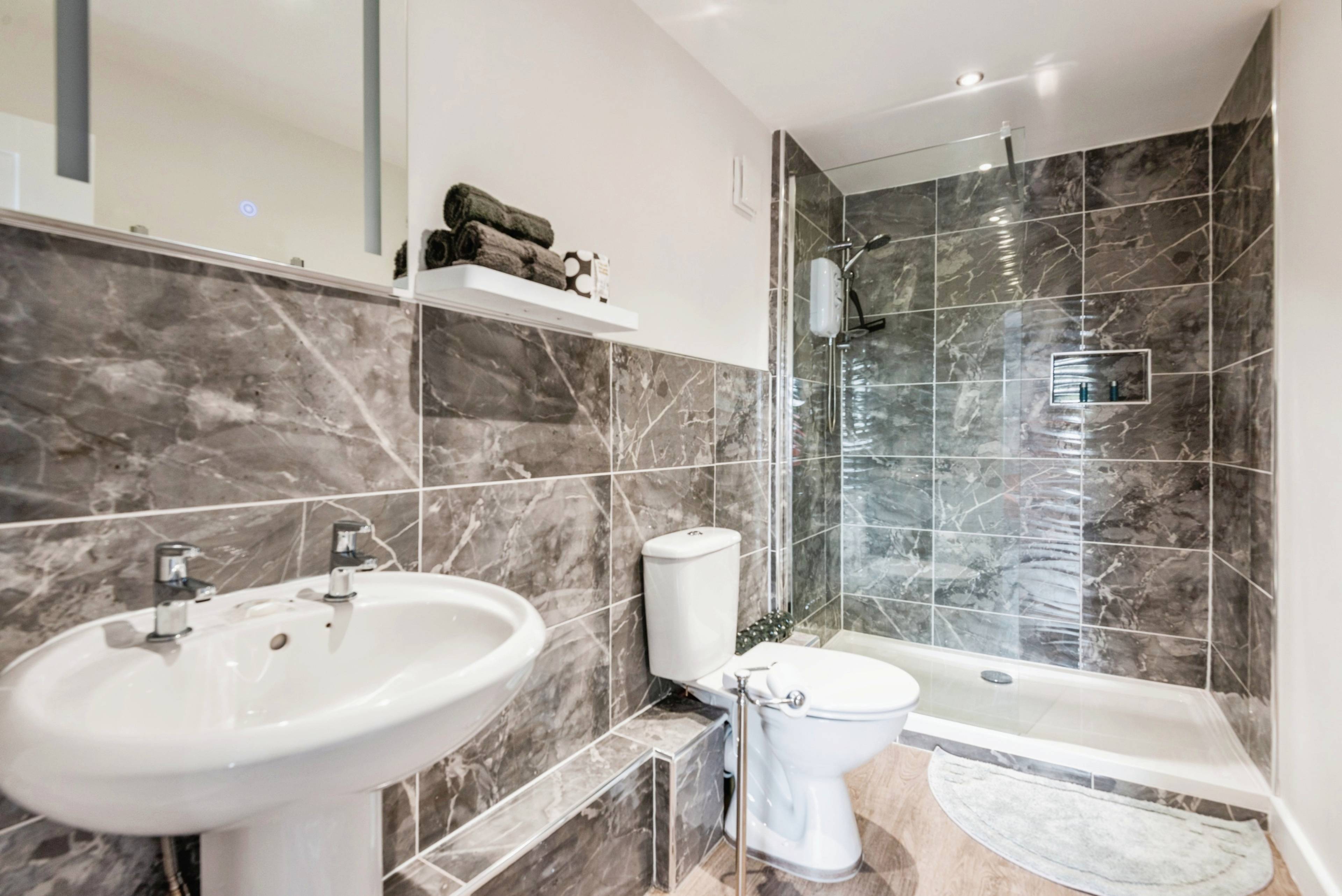 Annexe Shower Room