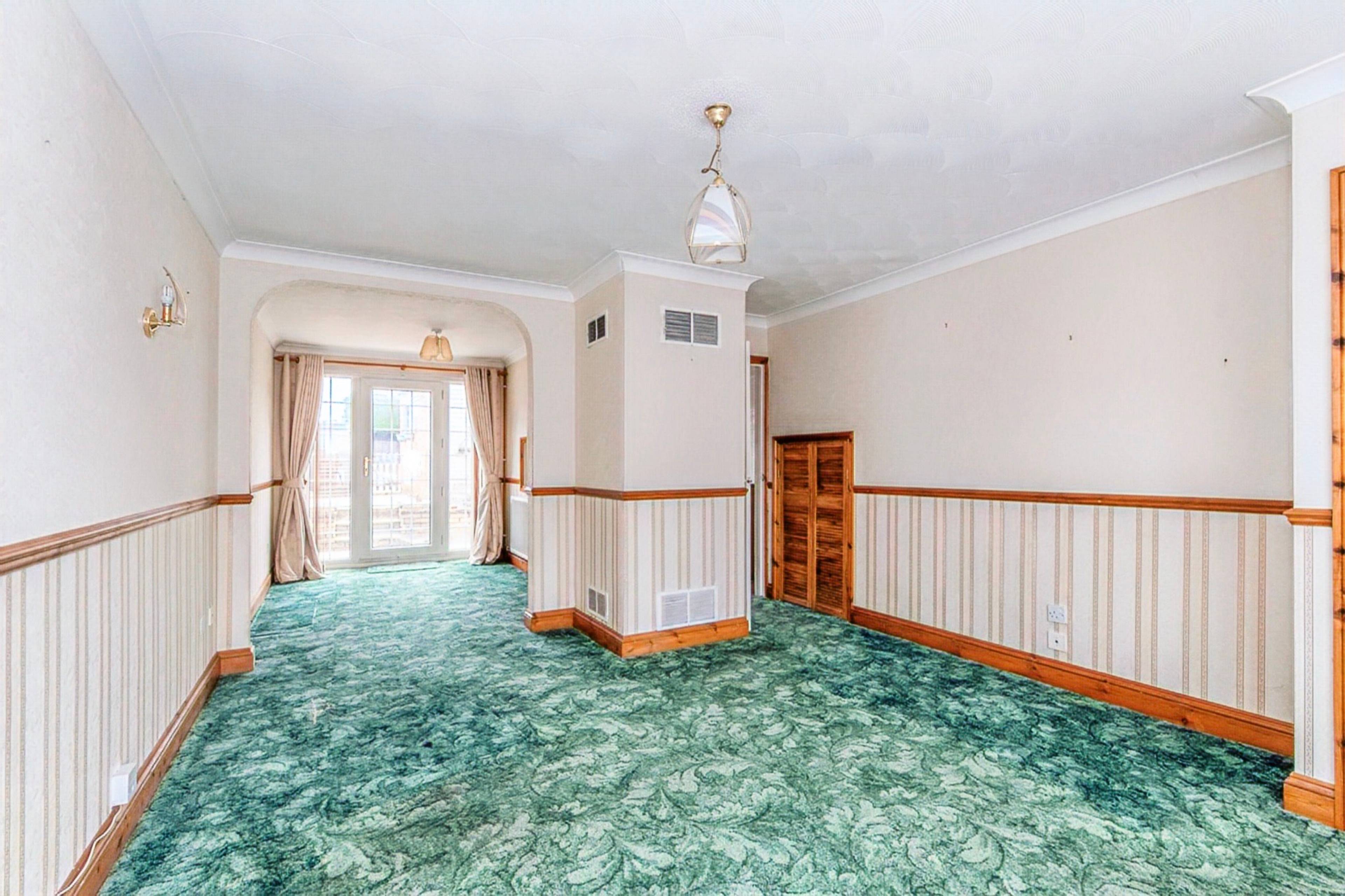 Lounge/Dining Room