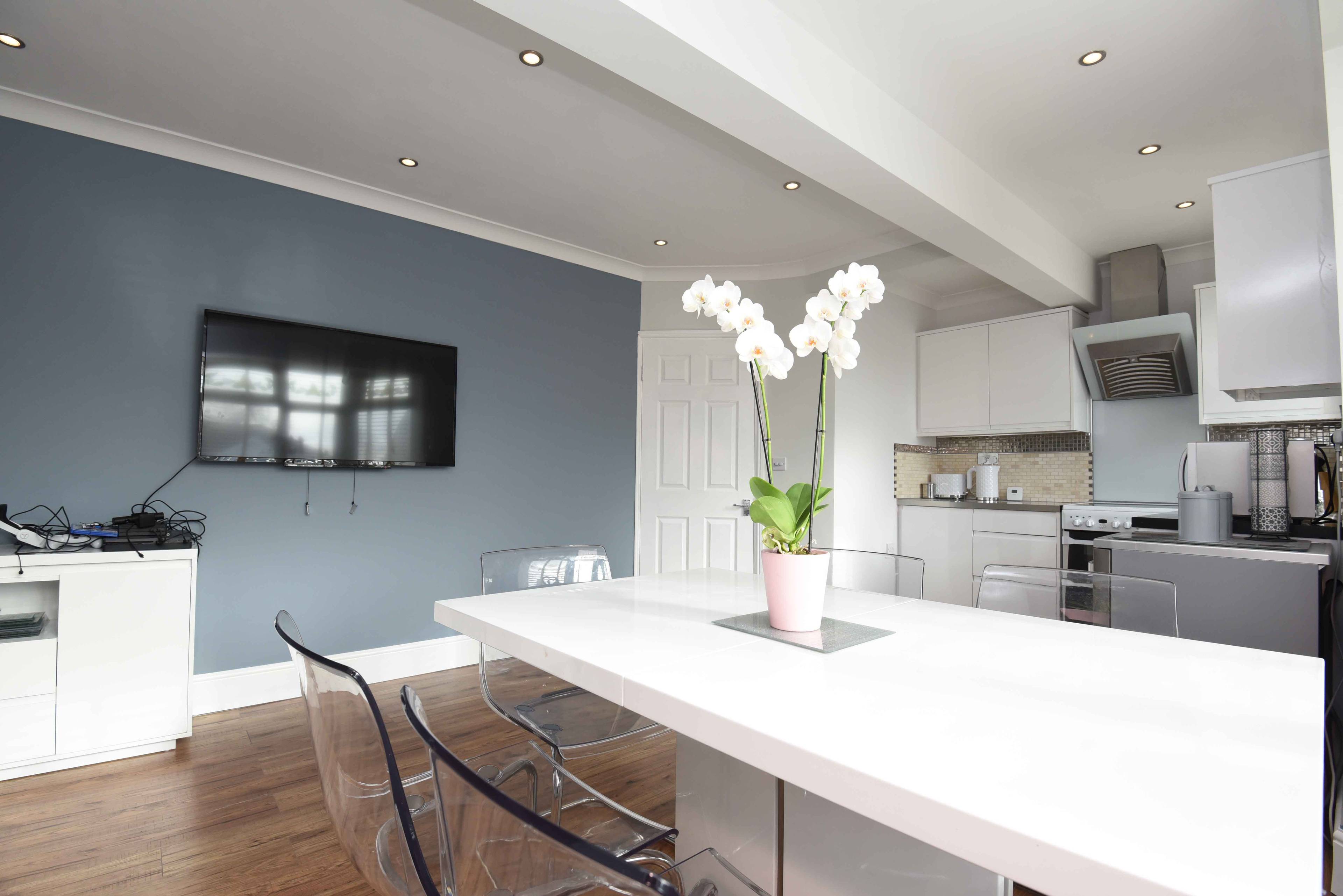 Lounge / Kitchen