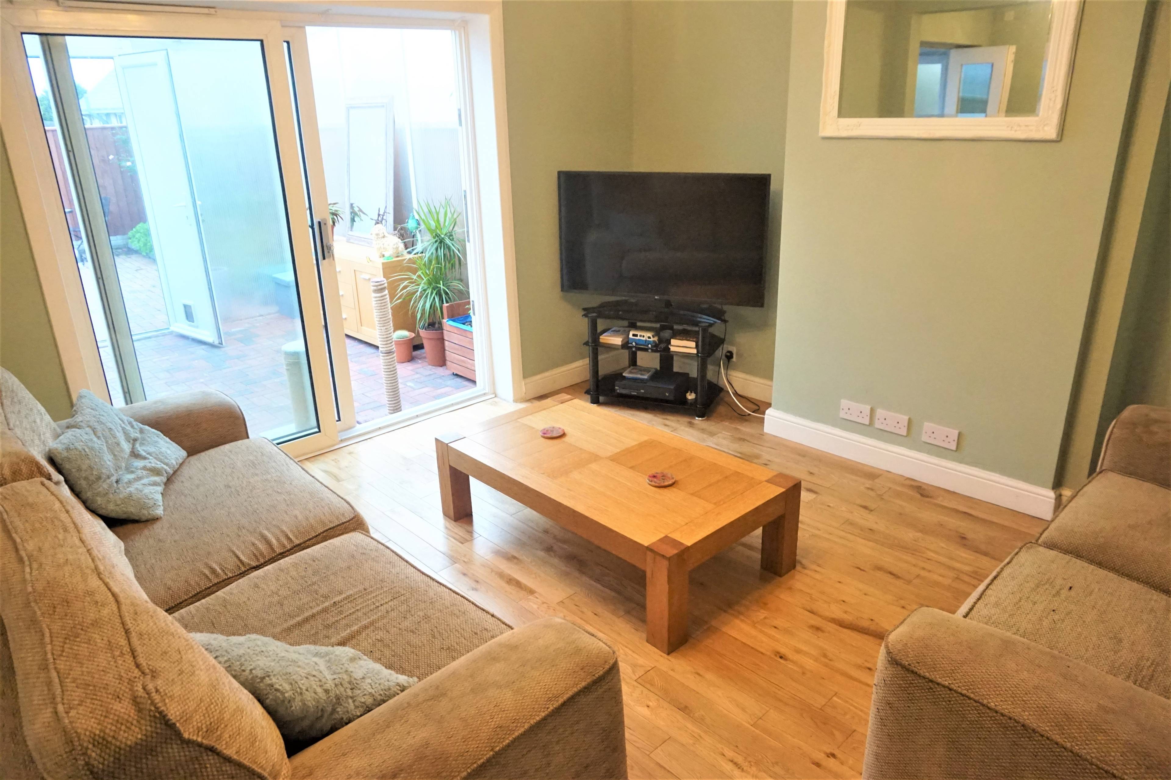 Lounge/Dining Room