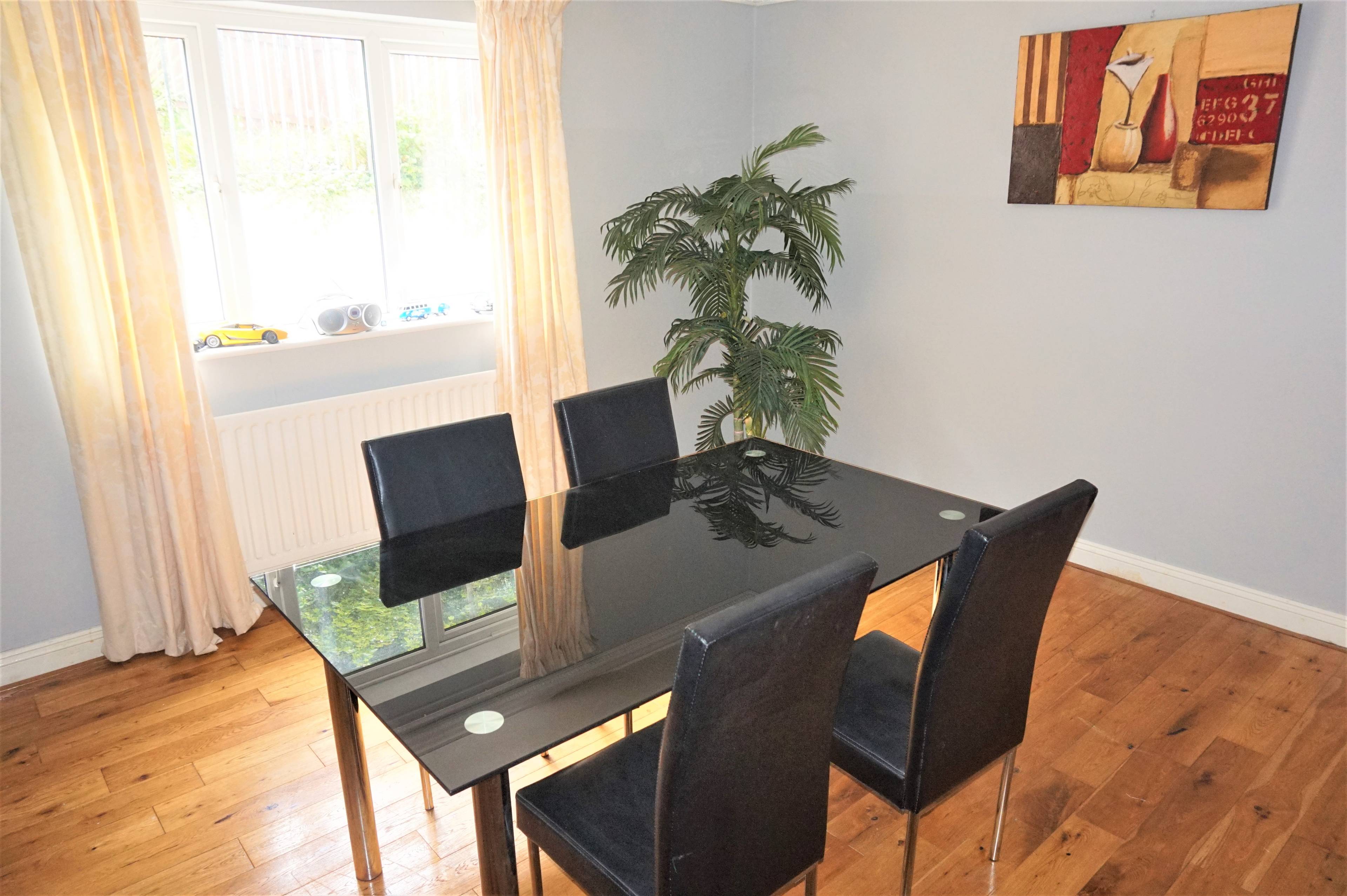 Dining Room/Bed 5