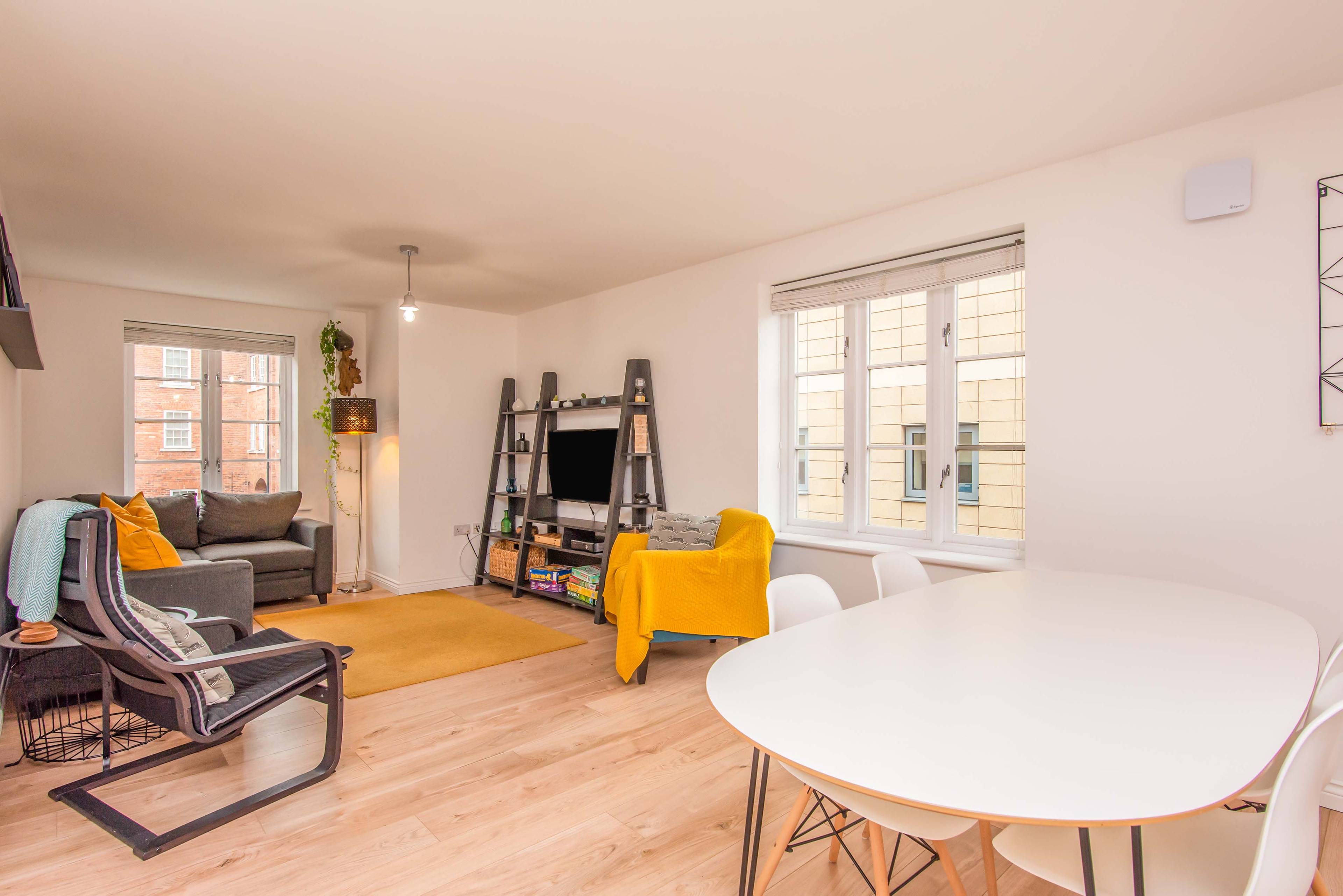 Lounge / Kitchen