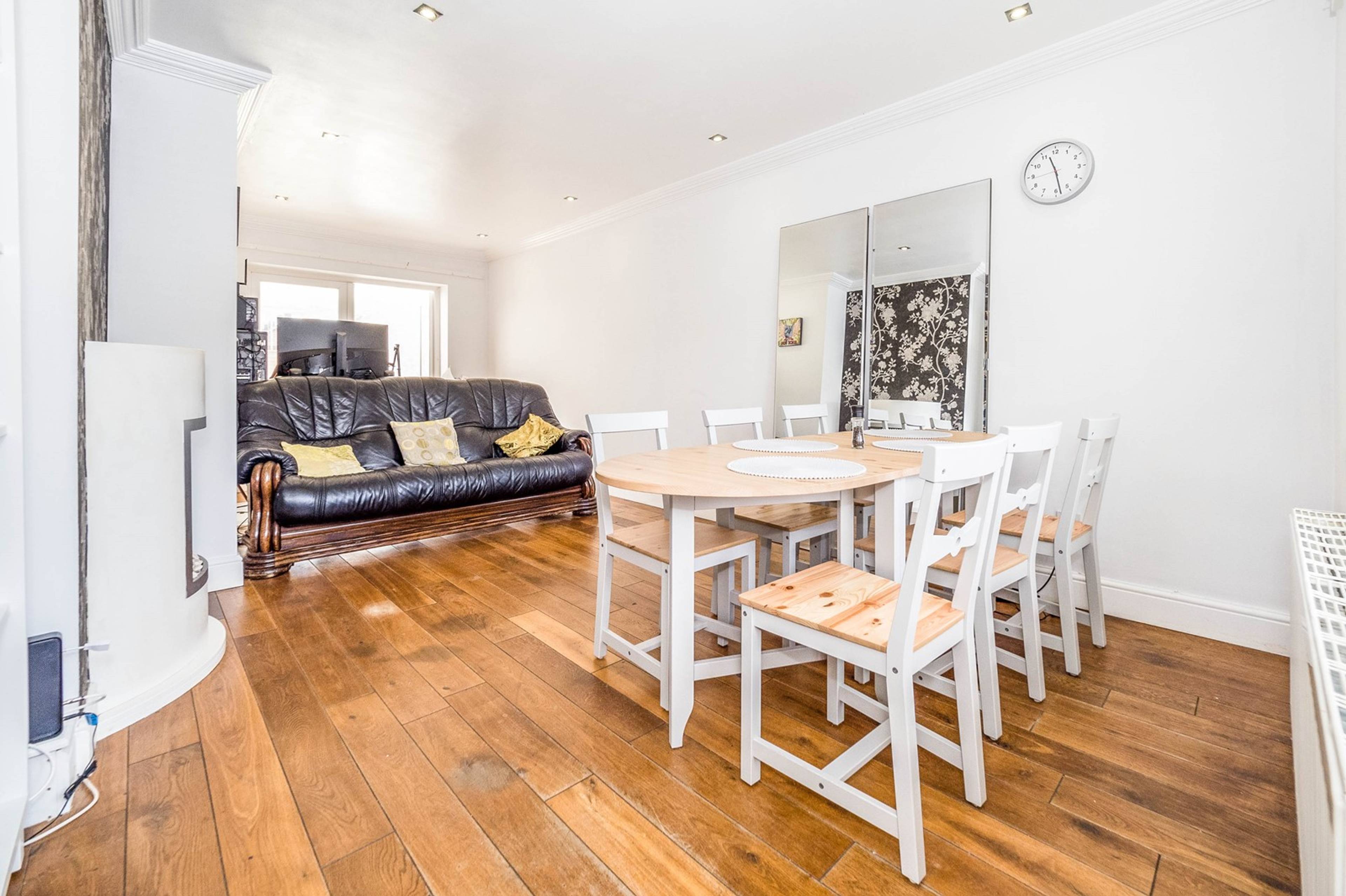 Lounge/Dining Room
