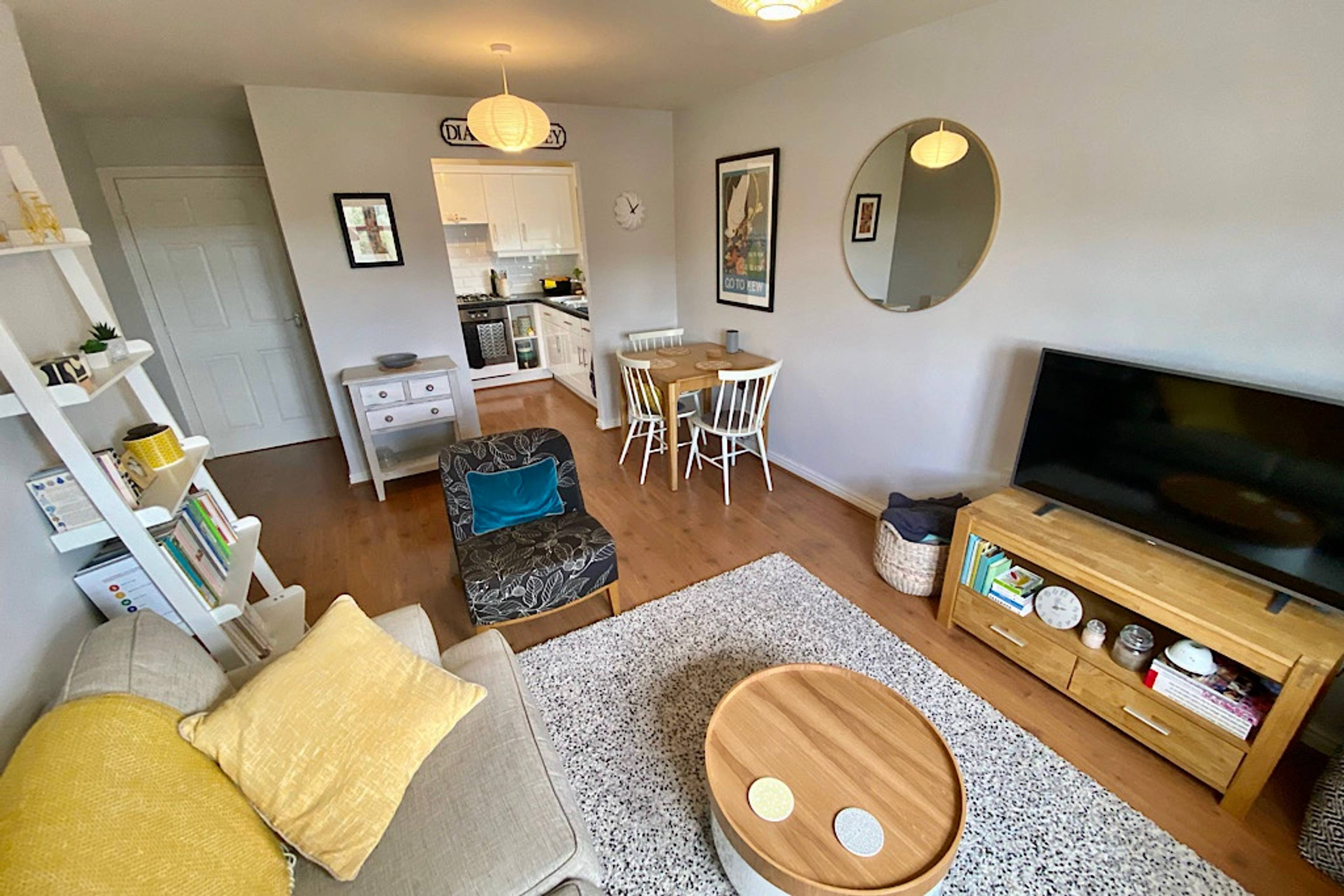 Lounge/Dining Room